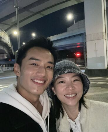 陳澤耀的妻子雲鎂鑫也是身兼歌手主持的全方位藝人。(翻攝自IG)