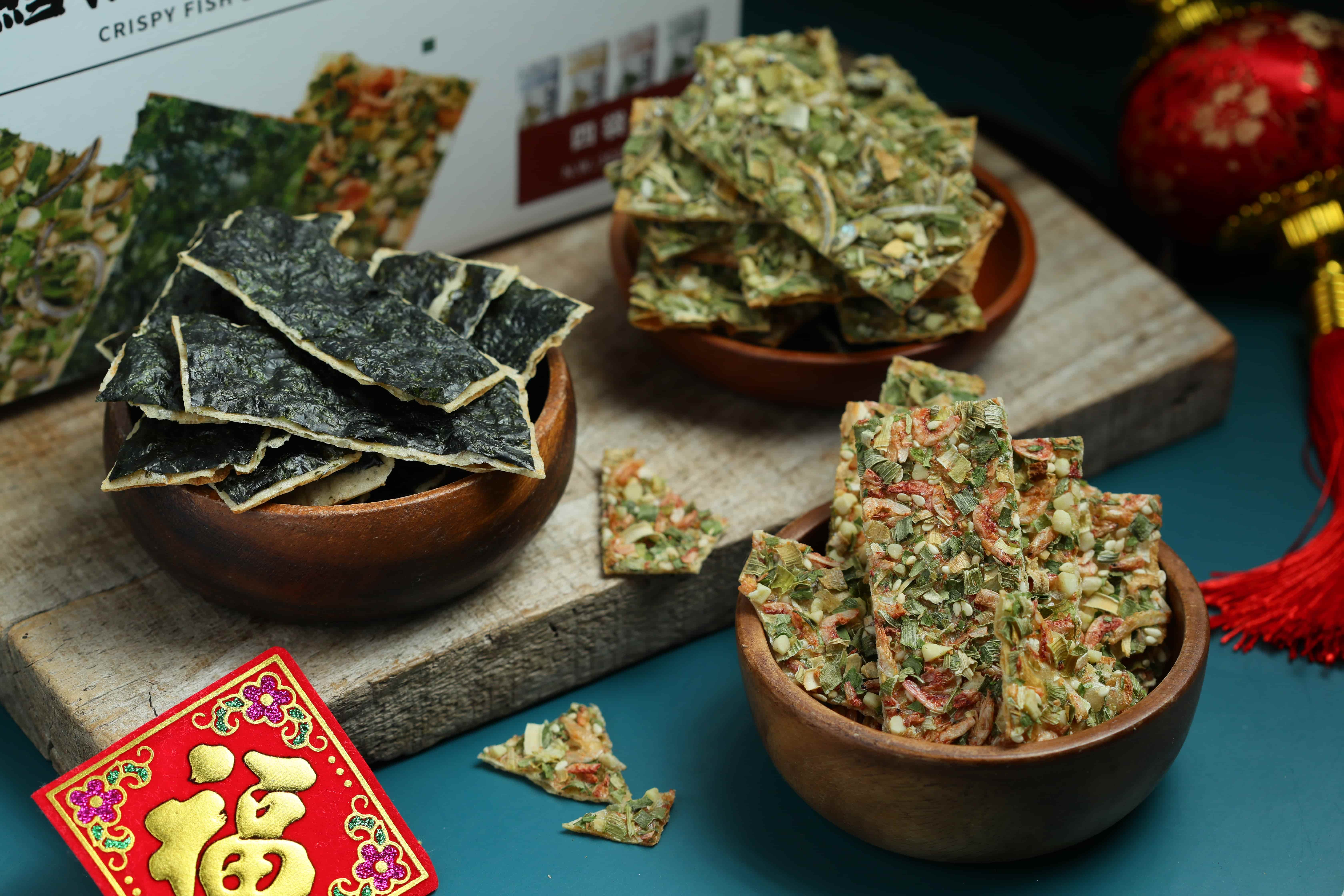 「梓官區漁會」口感香酥脆的「鱈魚海苔脆片」禮盒，包含了原味、辣味、杏丁、杏蝦四種口味。（590元／盒）
