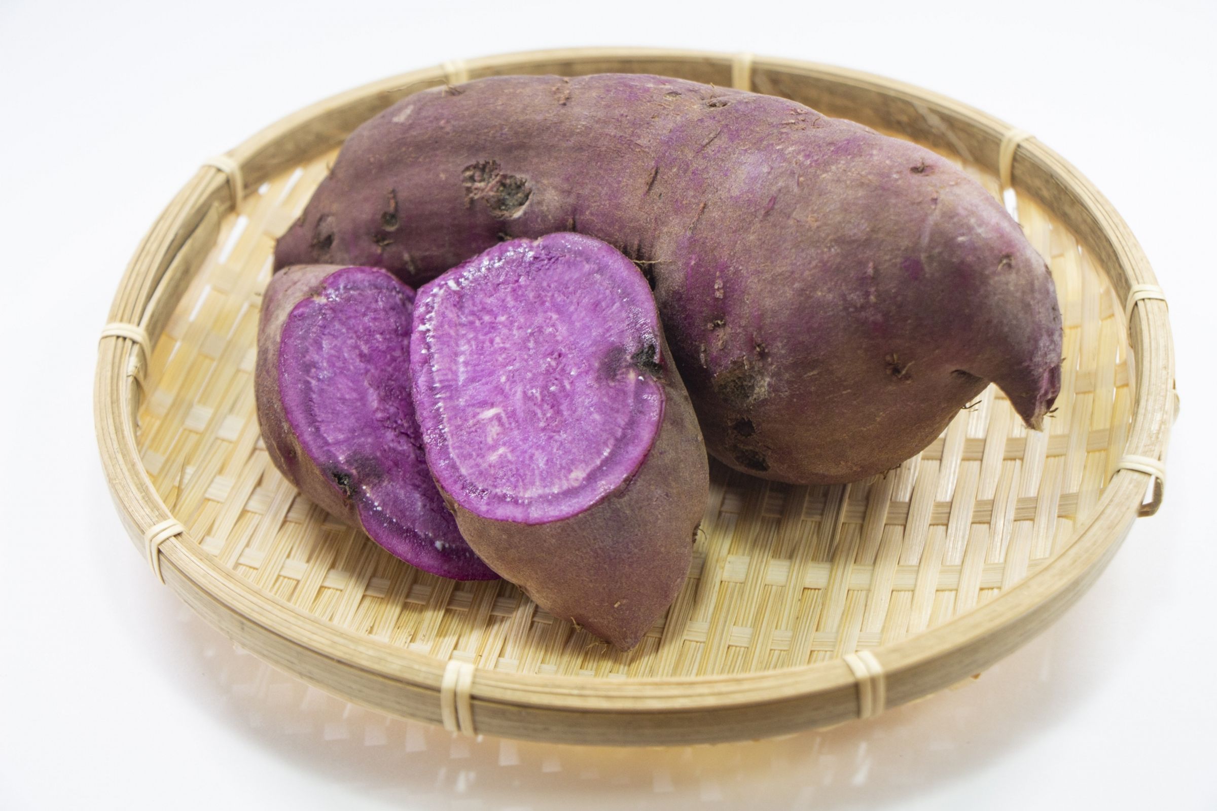食安專家楊世煒在臉書粉絲專頁「韋恩的食農生活」指出，紫薯不僅營養價值高，也是一項適合日常替代主食的「超級食物」。（翻攝自photo-ac）