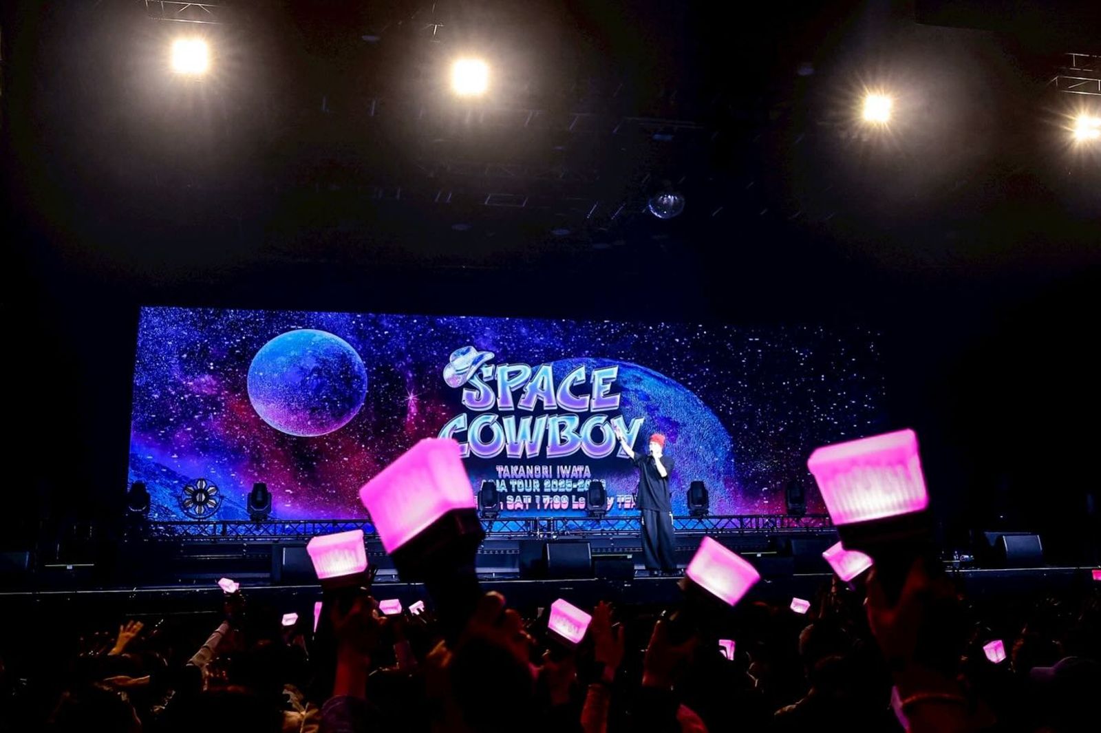 岩田剛典彩排時輕鬆自在，開心與粉絲打招呼。（翻攝岩田剛典IG）