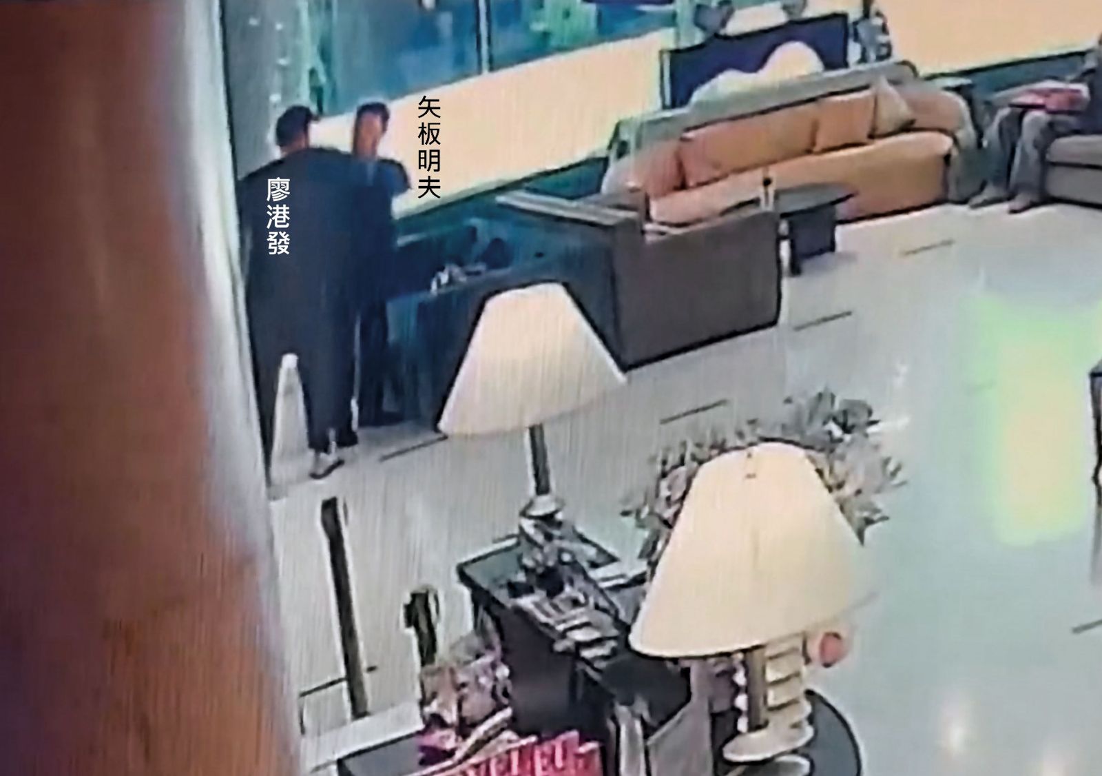 廖港發朝矢板明夫的臉部揮拳攻擊。（施志昌提供）