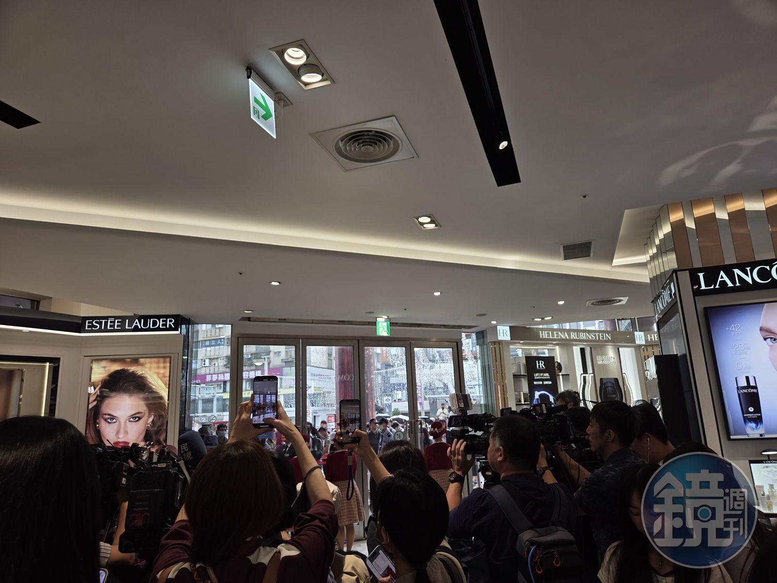 普發萬元現金開放登記 SOGO、京站週年慶起跑搶大餅