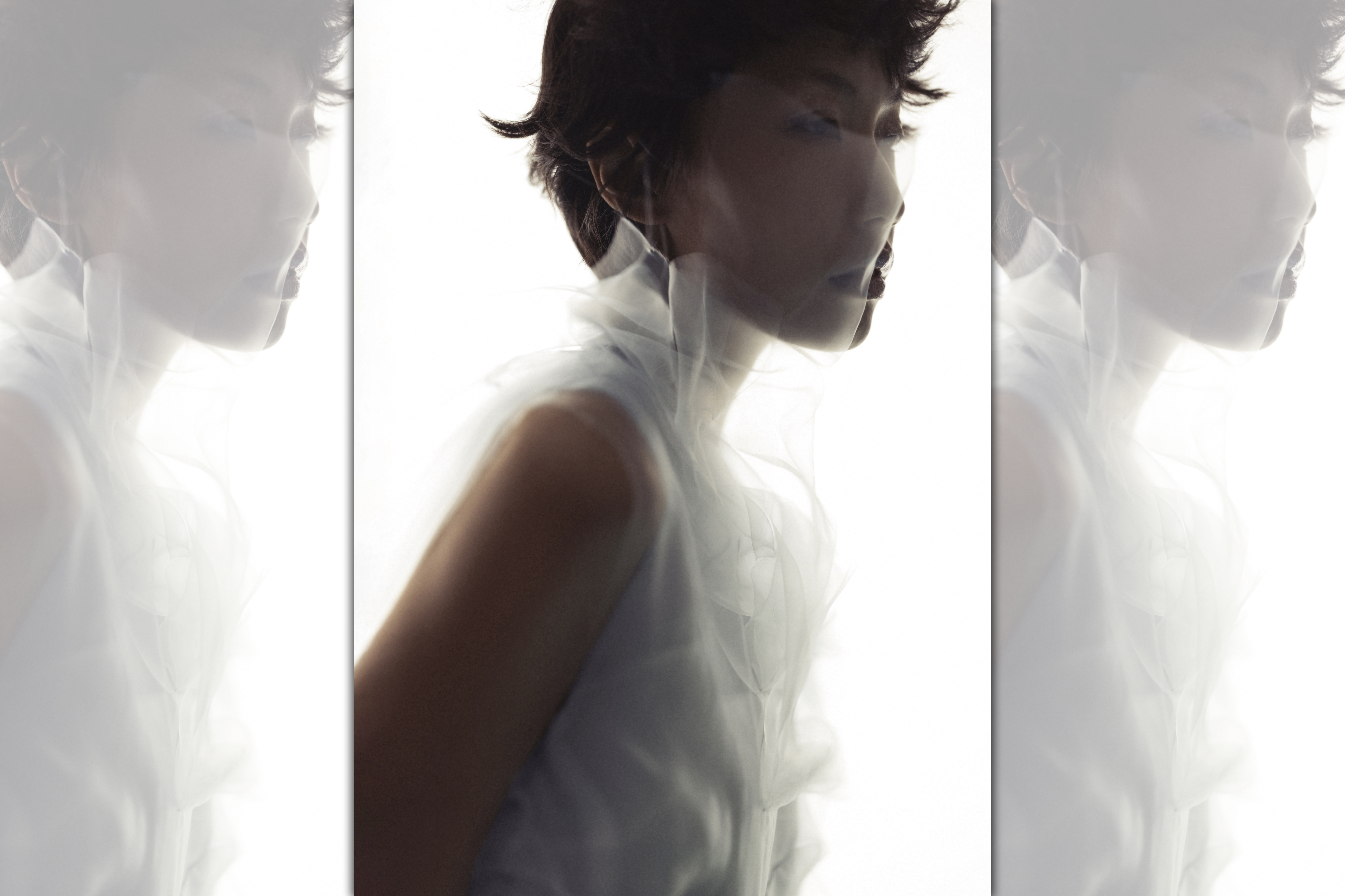 淺藍色Gazarre絲質洋裝 NT$240,000 by PRADA