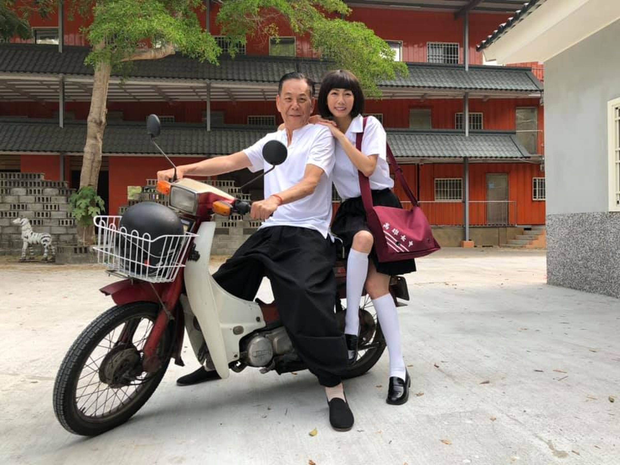 龍劭華和林韋君在華視《少女八家將》飾演父女。(翻攝自臉書)