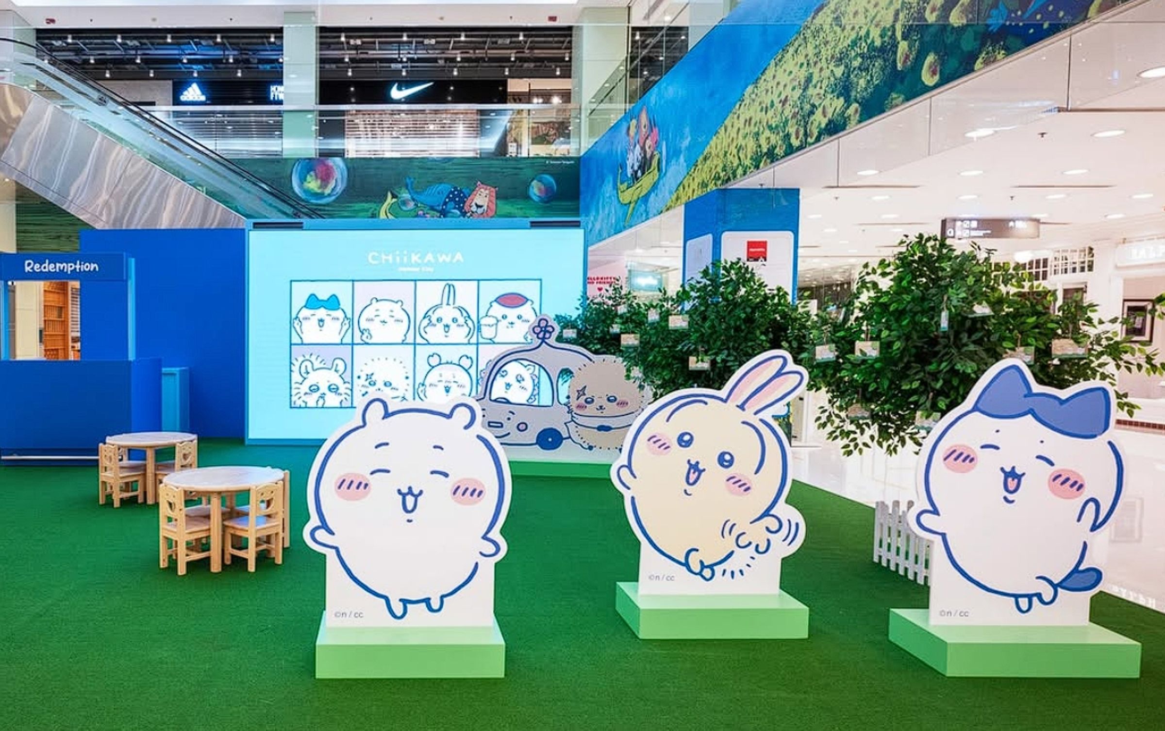 吉伊卡哇香港限定店開幕,卻傳出有排隊大媽因為答不出角色名稱,遭請離隊伍。(翻攝自Instagram @nikoniko.hk)