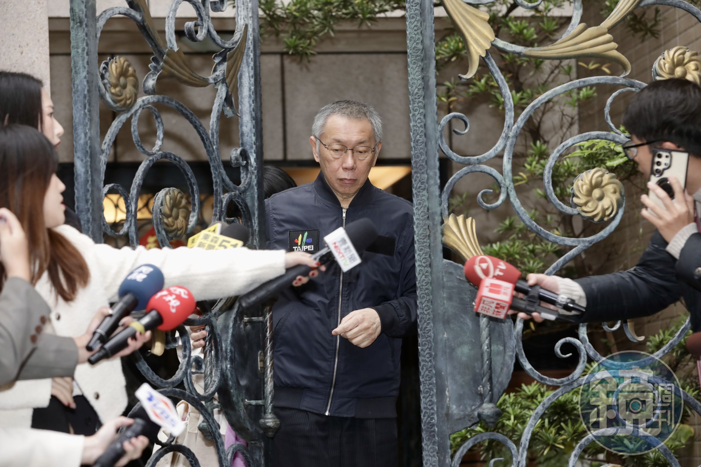 民眾黨主席柯文哲今（27日）3000萬交保，回家整理後隨即赴新竹看父親。