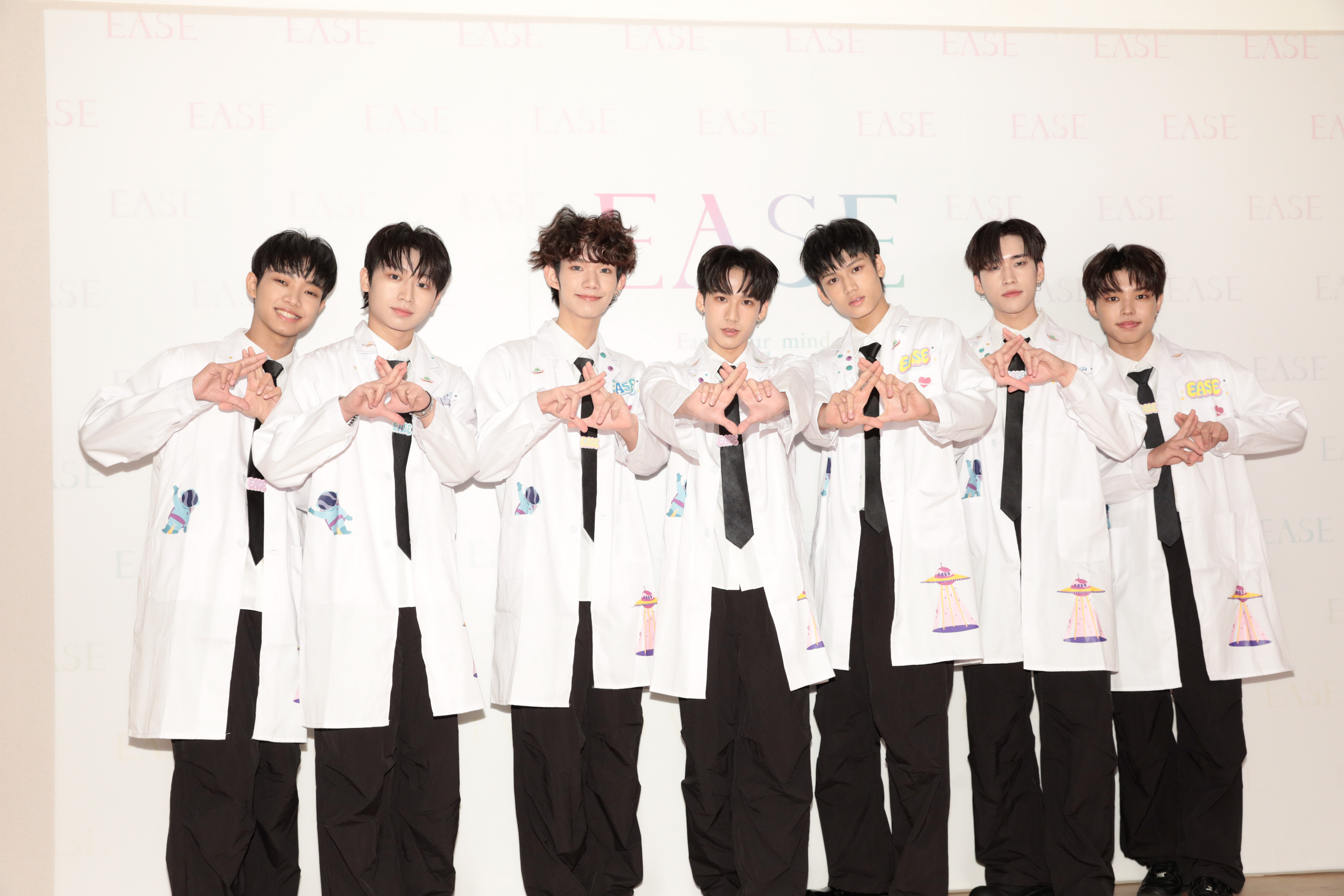 由鈞嘉、俊希、小新、彥旭、勝銘、至琦以及來自日本的加藤琉士組成的男團F.F.O。