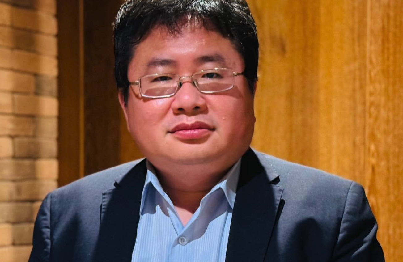 矢板明夫日前在台中遭人攻擊濺血,台中檢警在短短時間內逮捕嫌犯,目前檢警仍持續調查當中。(翻攝自矢板明夫臉書)