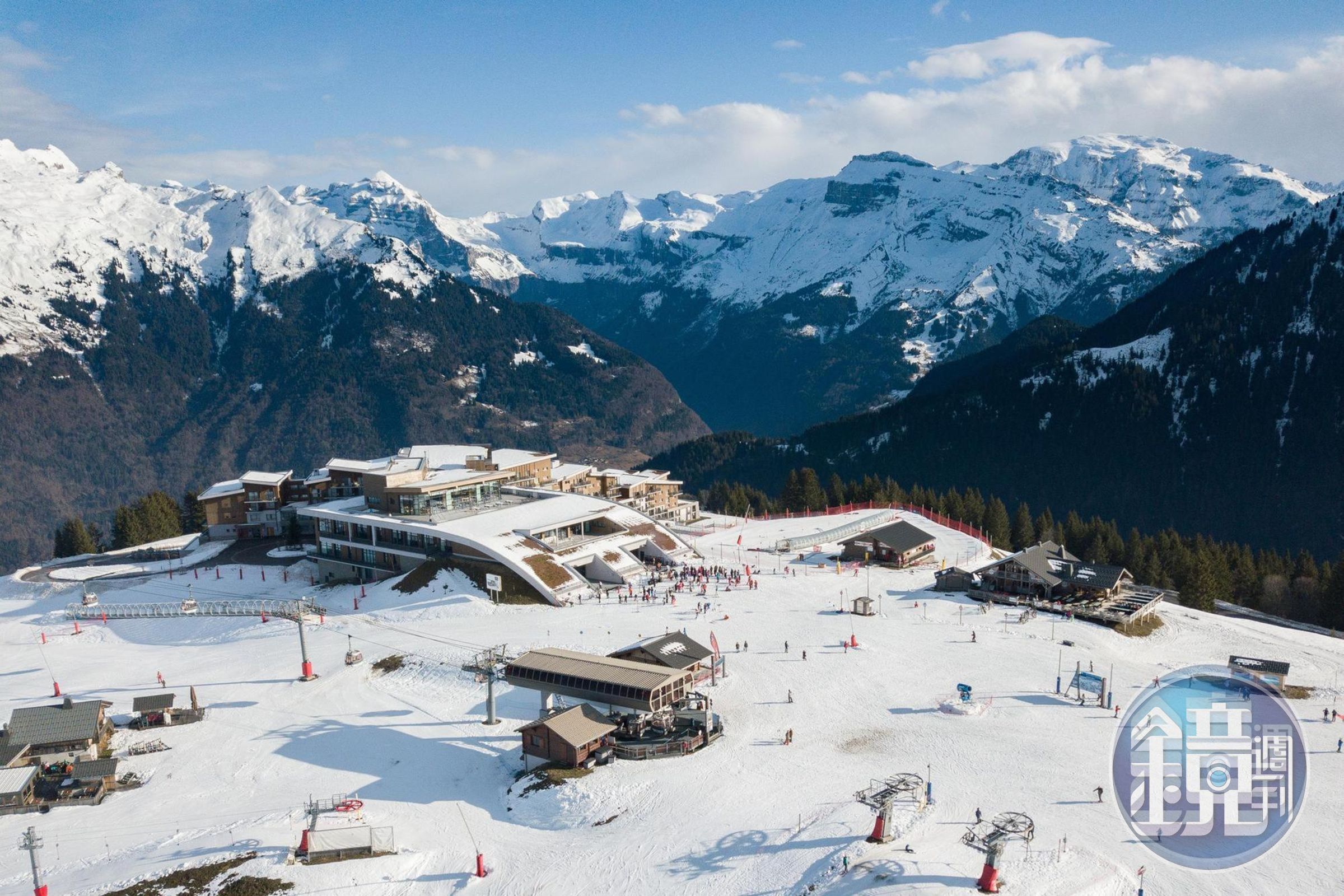 作為滑雪愛好者夢幻清單的「Club Med Grand Massif Samoëns Morillon」度假村，位於法國第四大雪場Grand Massif的心臟地帶，從日內瓦機場出發，車程僅需75分鐘即可抵達。（攝影：鄭祺耀）