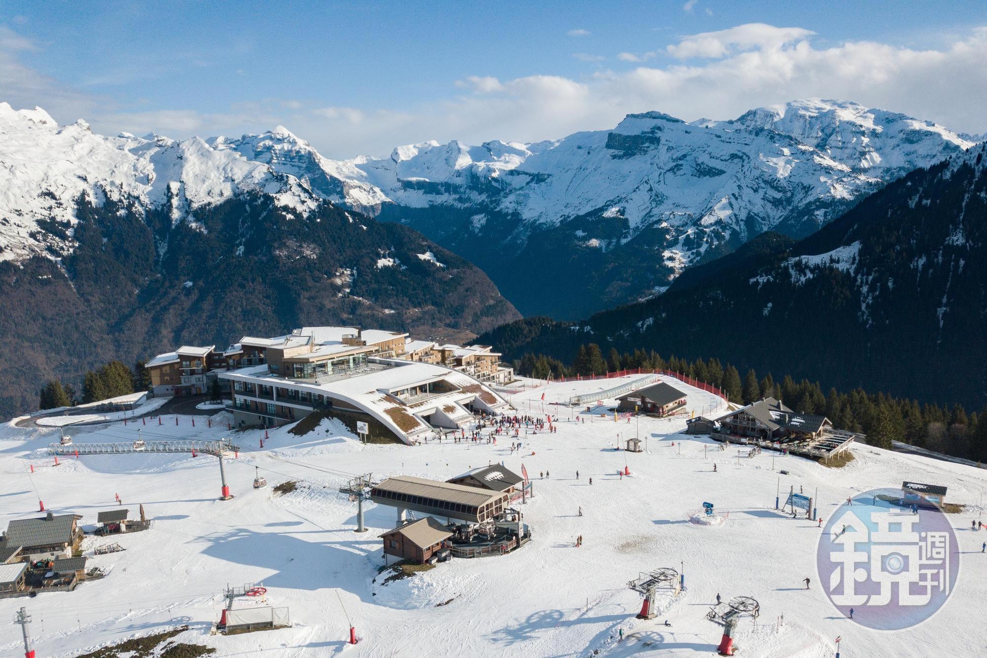 作為滑雪愛好者夢幻清單的「Club Med Grand Massif Samoëns Morillon」度假村，位於法國第四大雪場Grand Massif的心臟地帶，從日內瓦機場出發，車程僅需75分鐘即可抵達。（攝影：鄭祺耀）