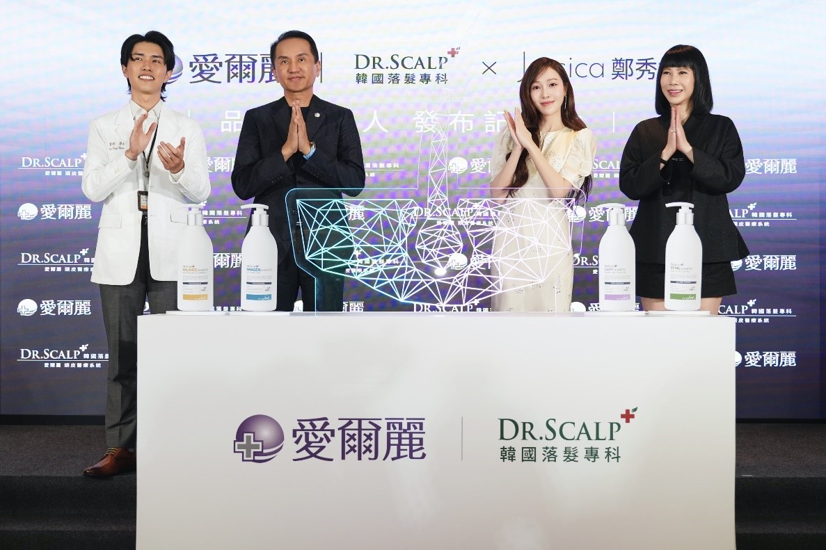 落髮焦慮不再是熟齡專利！愛爾麗引進韓國 Dr.Scalp韓國落髮專科 科研系統後，觀察到年輕族群對「科學養髮」的需求激增。(示意圖為代言記者會上，愛爾麗集團-廖耕賢醫師、愛爾麗集團-常如山董事長、韓流女神 Jessica 鄭秀妍、愛爾麗集團-劉貞華總經理(由左至右)合影)
