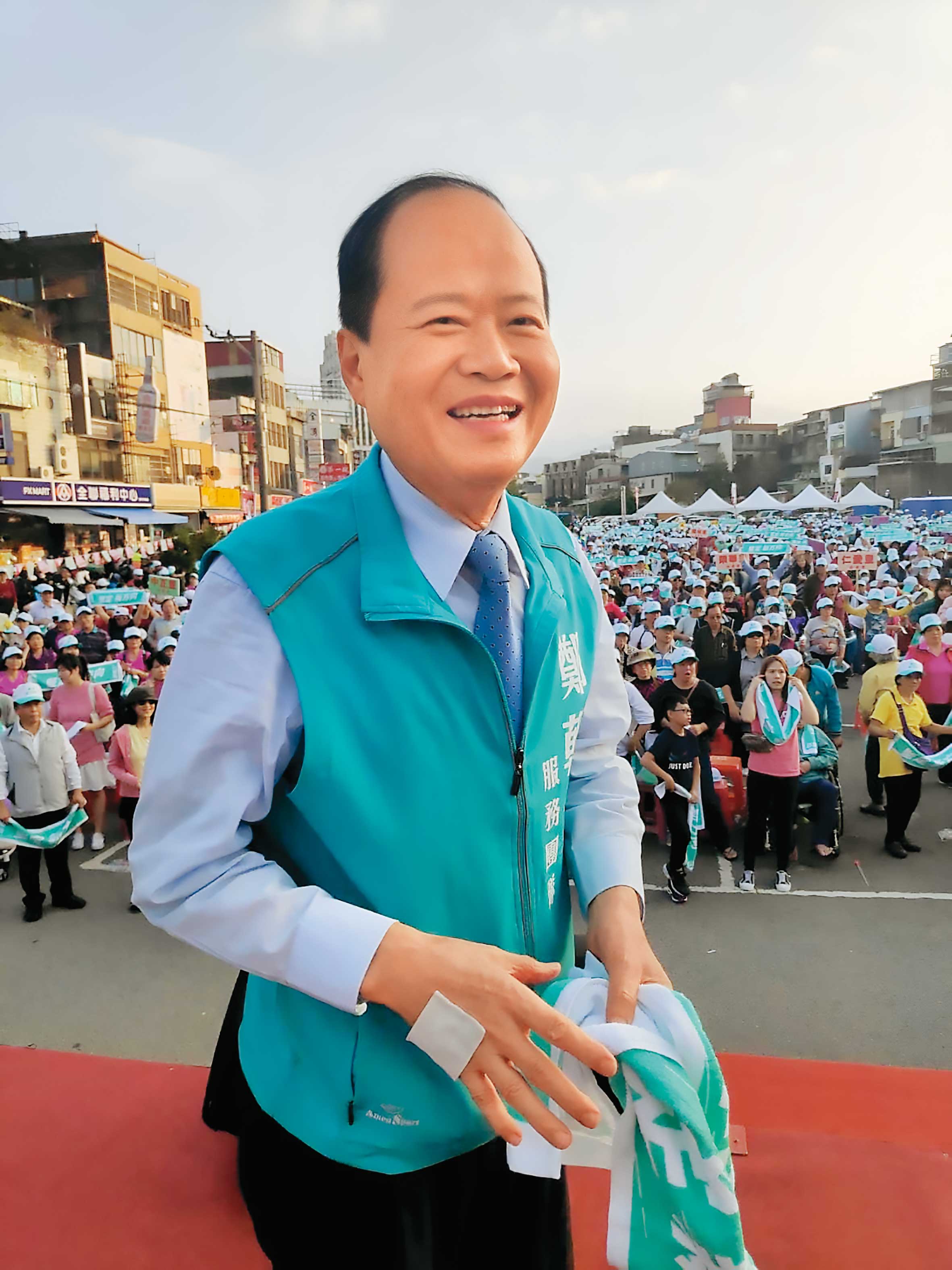 前國民黨籍新竹縣長鄭永金（圖）與兒子鄭朝方遭控收錢不認帳。（翻攝鄭朝方臉書）