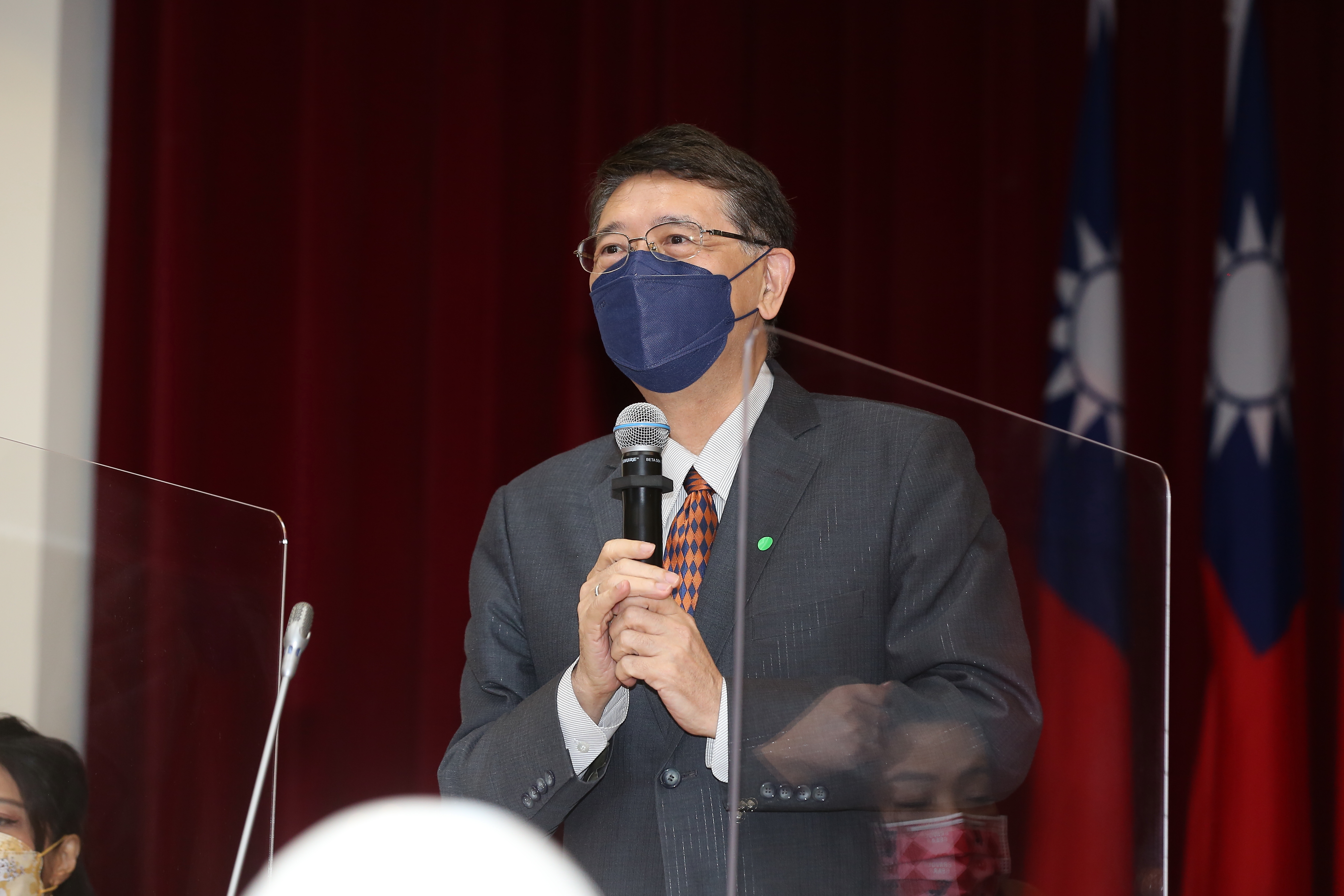 一名立院專員今下跪膝行向祕書長林志嘉(圖)陳情,對此他表示院方若有做不好要改善。(本刊資料照)