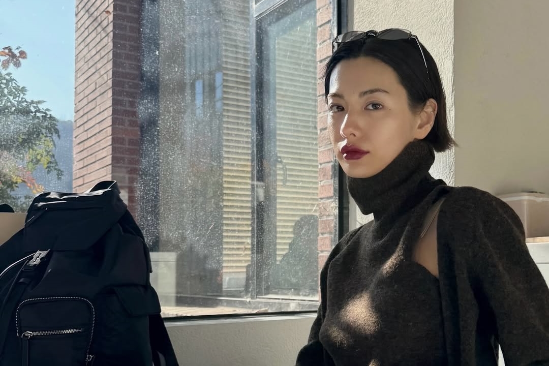 南韓女星Nana與母親一同現身議政府地方法院南楊州分院，以證人身分出席第3次開庭。（翻攝自jin_a_nana IG）