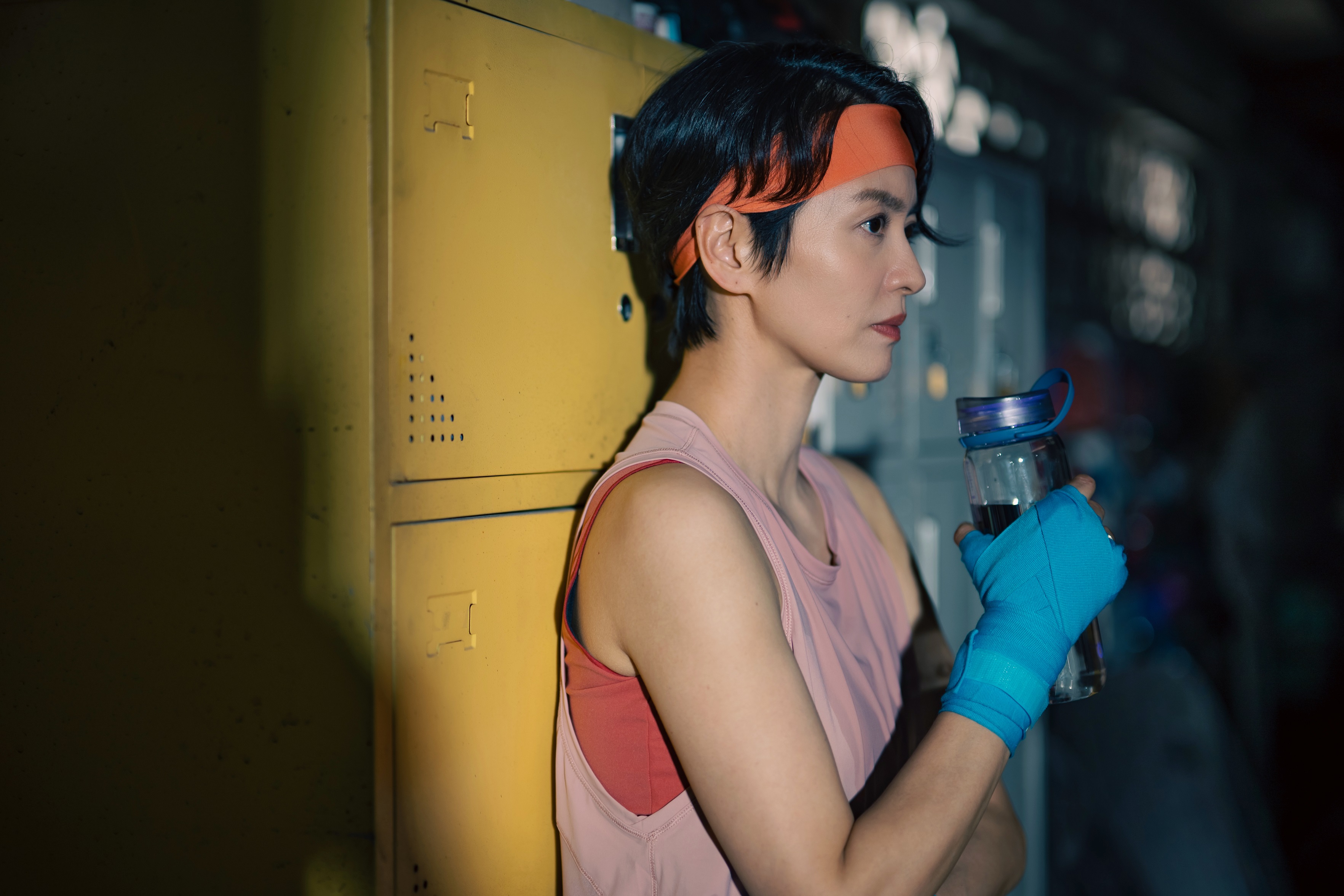 梁詠琪演出力圖復出的昔日一線女星，但也要接受特訓，上擂台打拳。（華映提供）
