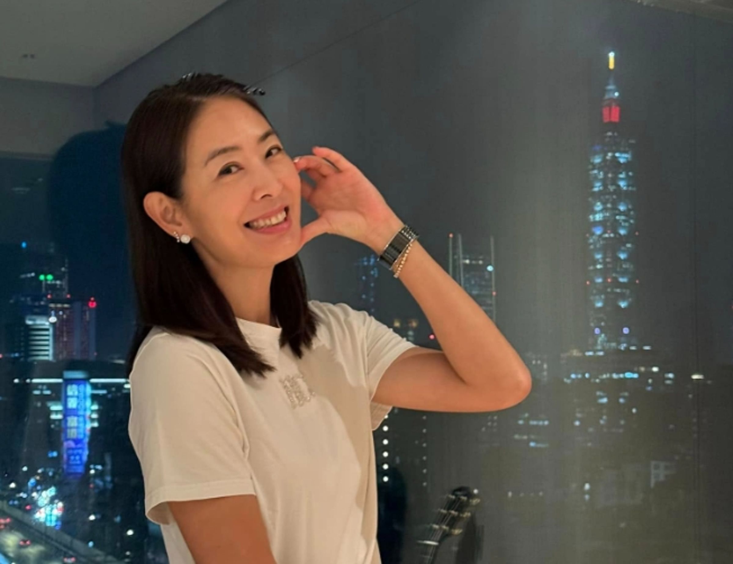 台北101推出情人節點燈告白，圖為101董事長賈永婕。（翻攝自賈永婕的跑跳人生臉書）