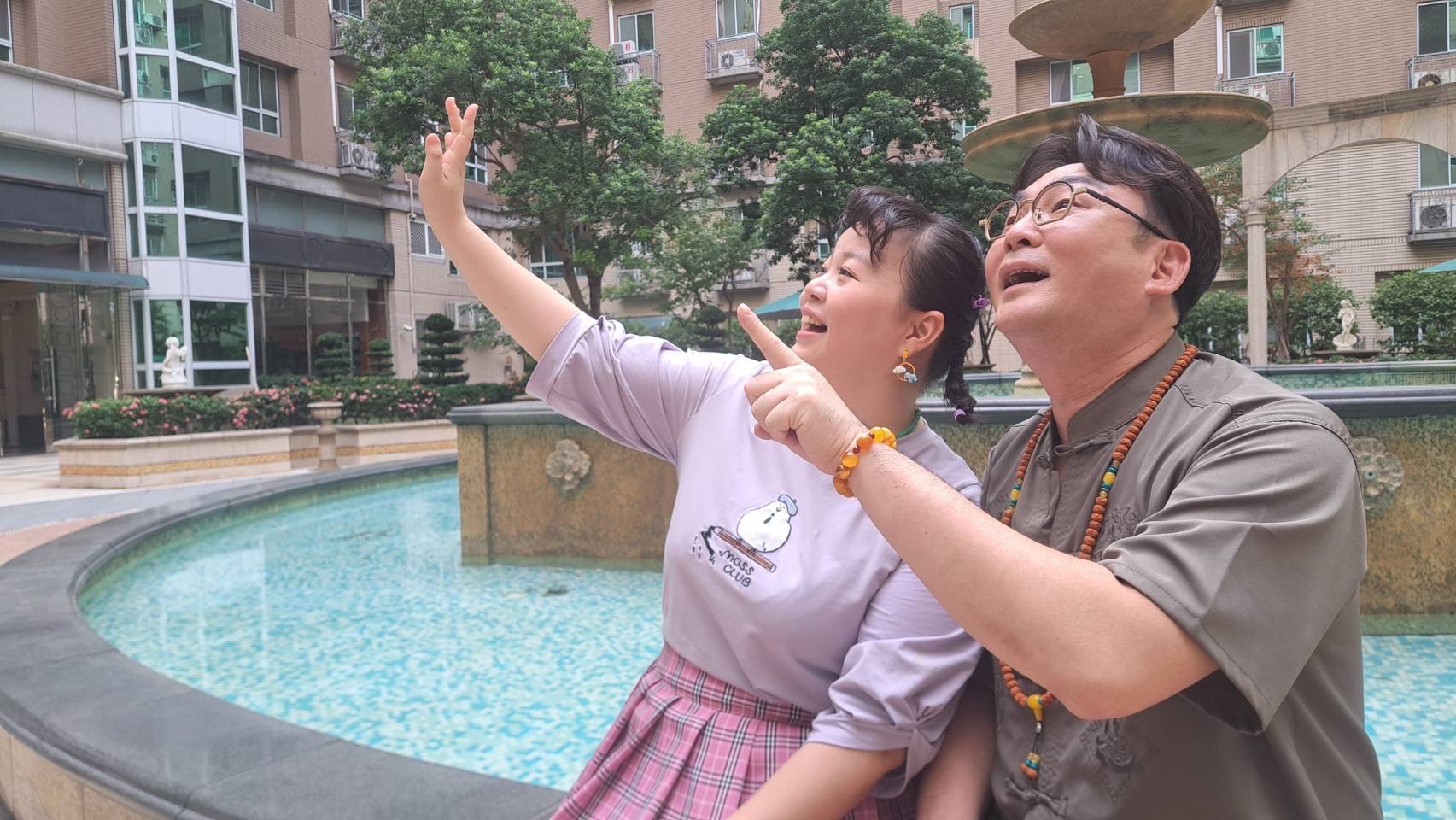 洪毛跟宮美樂(左)在《好運來》中飾演父女檔,是喜感擔當!(民視提供)