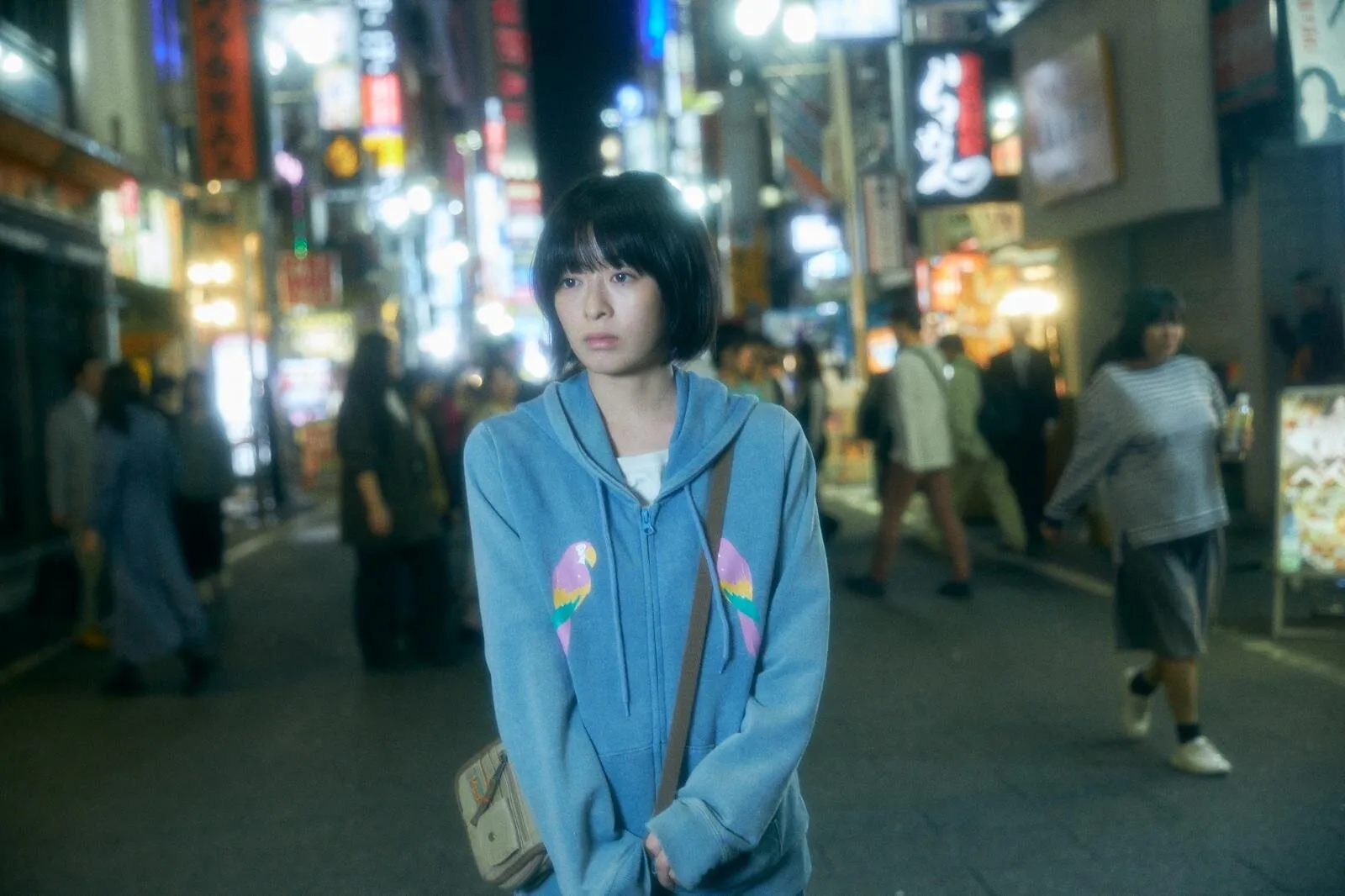 森七菜主演《炎上》以歌舞伎町「東橫」青少年為背景，描寫性暴力、藥物等問題。（翻攝網路）