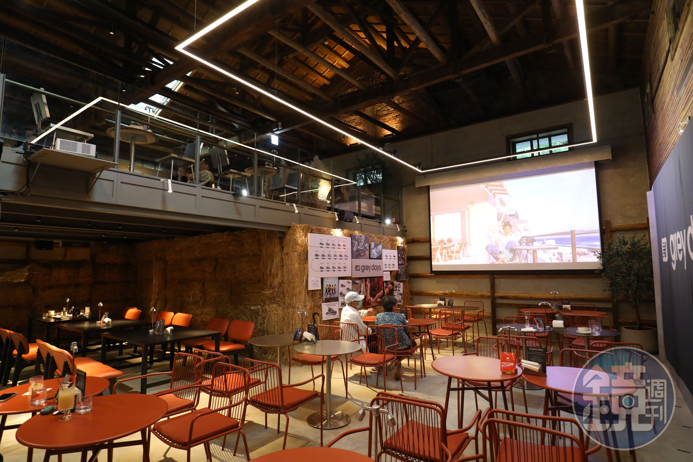 一茶一瓦一號糧倉店進駐後，將歷史建物打造成新中式茶館與展演租借空間。