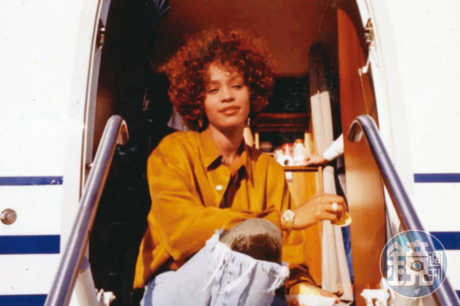 惠妮休士頓過世後，雙方家族互指前夫巴比布朗害她吸毒，並為女兒後續照護多次衝突。（威視提供）