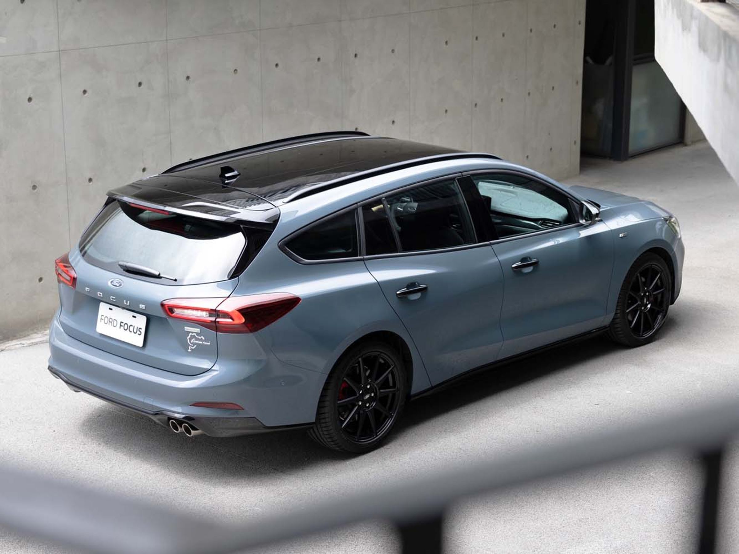Focus Wagon紐柏林特仕版在外觀上採用大量的黑化處理。