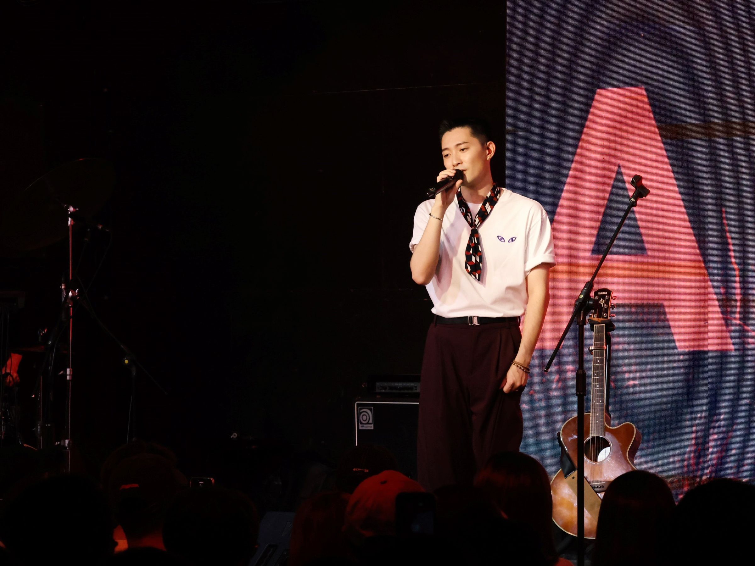 高真日前在台北後台咖啡舉辦專場演出。（好撐音樂提供）