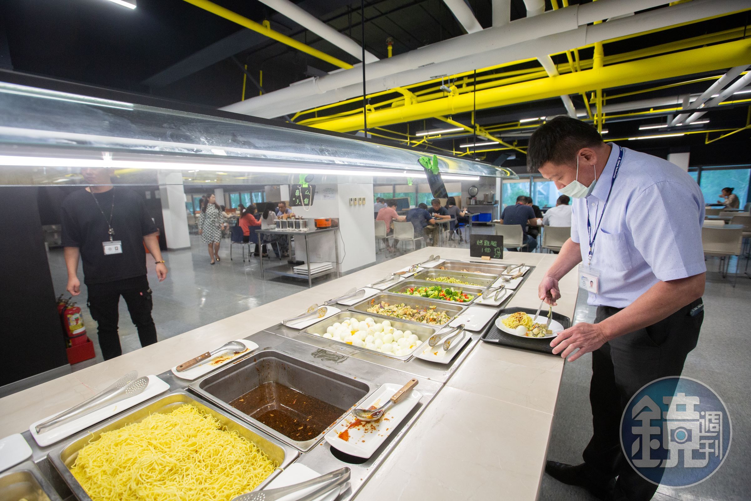 台灣光罩特聘曾任五星級飯店晶華的主廚進駐員工餐廳、料理餐點。