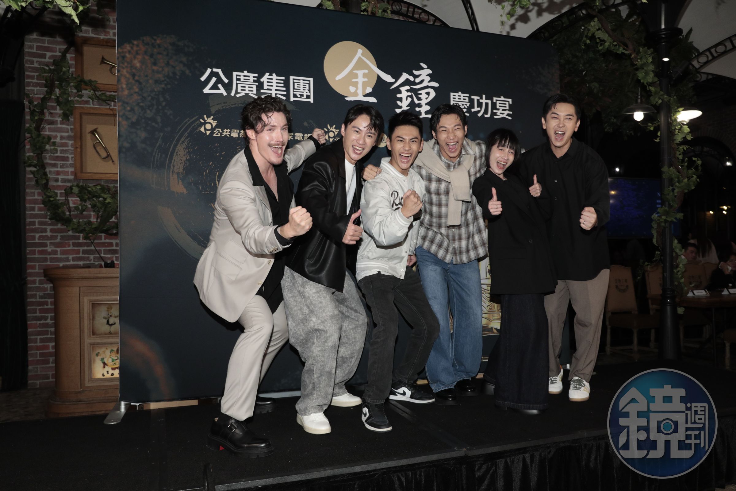 《聽海湧》演員群出席金鐘慶功。