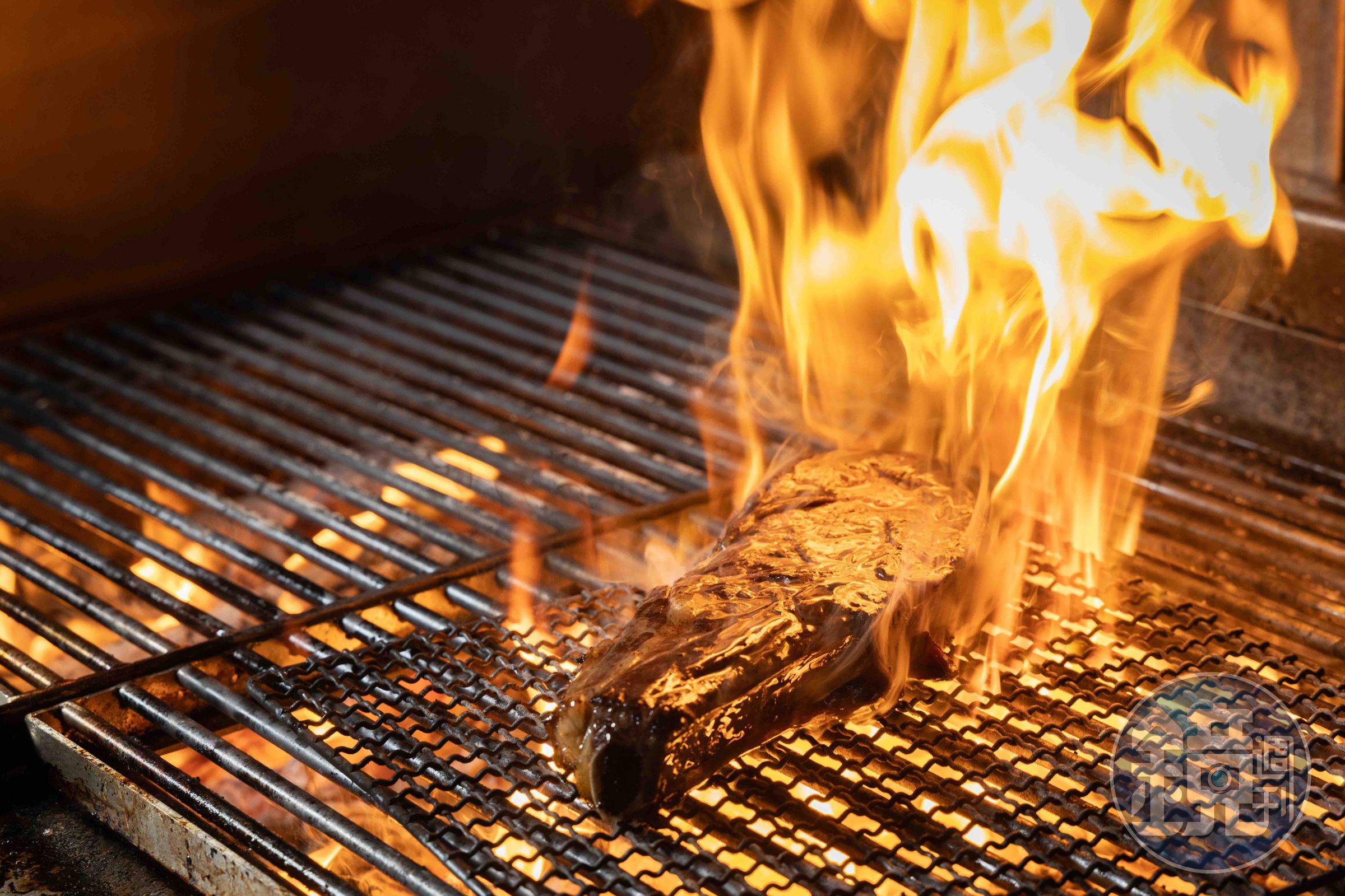 龍眼木直火是The Grill的料理核心，替食材添上煙燻焦香。