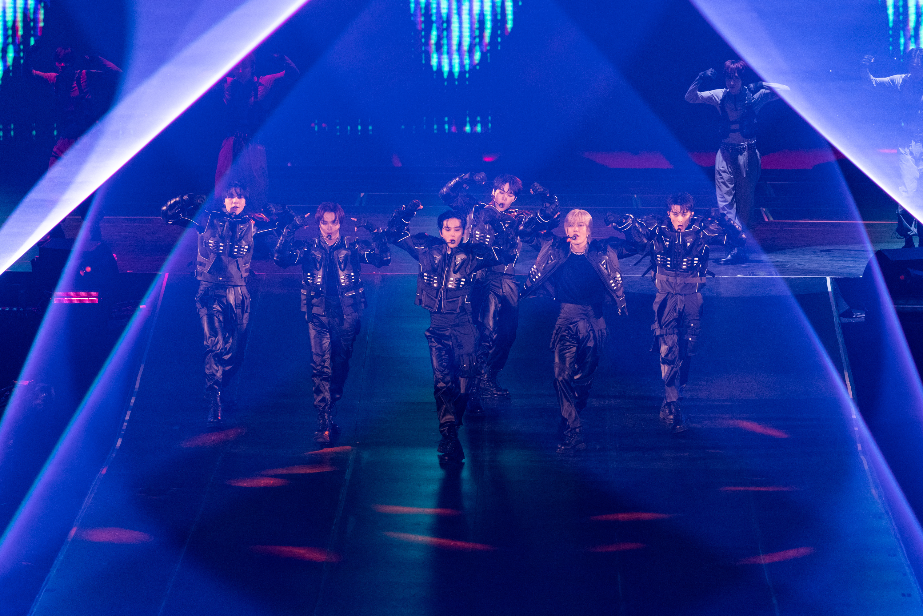 NCT 127 以黑色戰鬥風造型登場，演唱〈Gas〉〈Faster〉等勁歌，全場瞬間沸騰。（COME ON JKSSP提供）