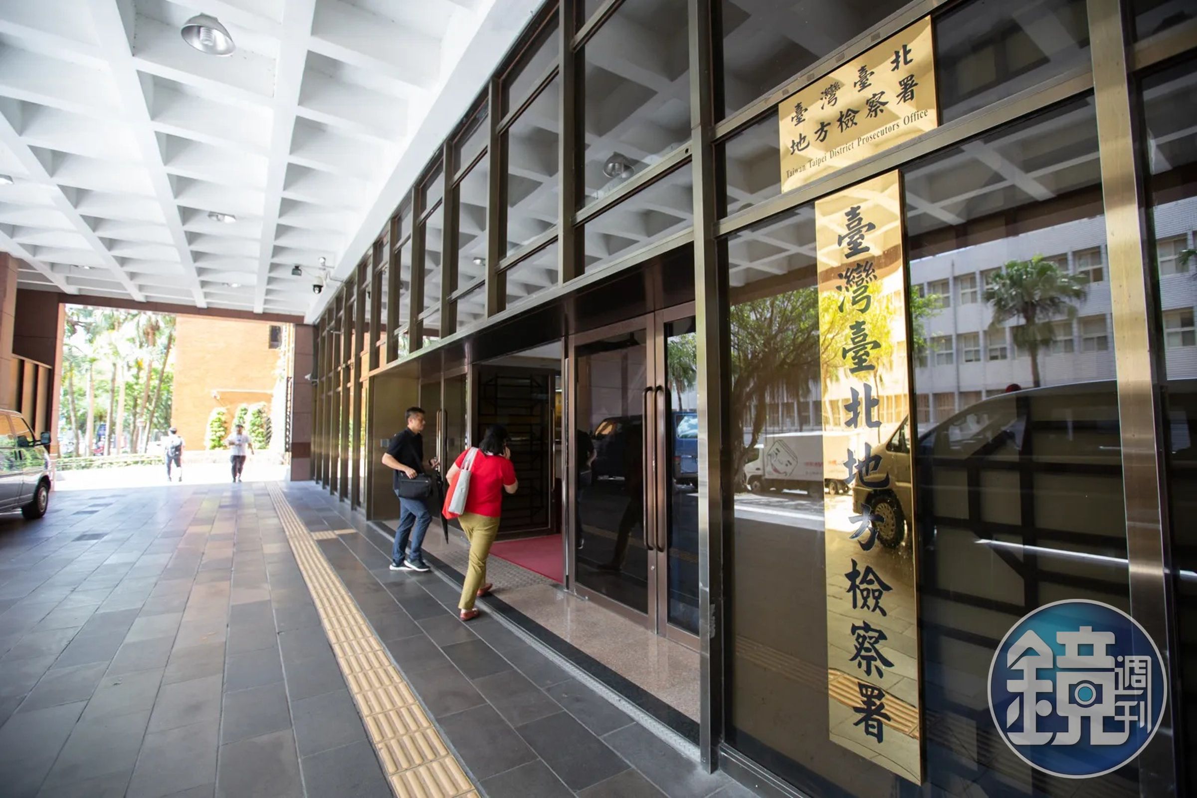 台北知名人力仲介公司涉嫌長期替移工地下匯兌，涉案金流高達新台幣50億元，負責人夫妻交保候傳。（本刊資料照）