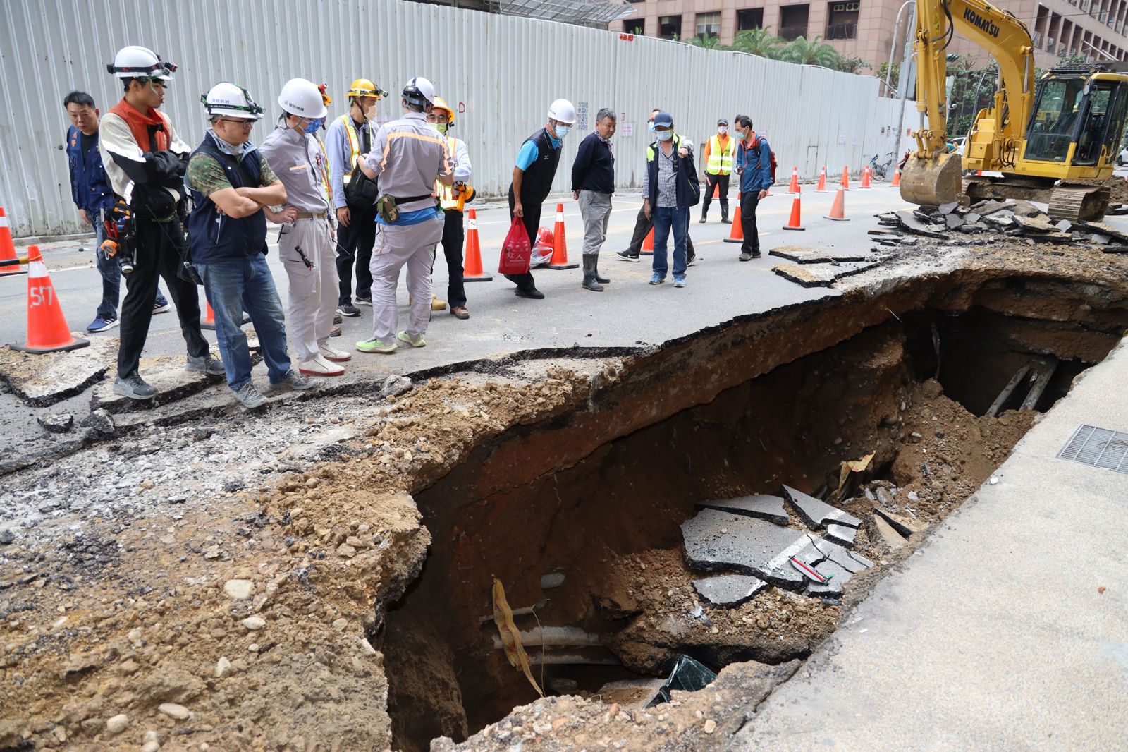 排水溝藏千萬現金還畫「寶藏圖」!新竹縣前工務處長收賄護建商 遭彈劾判刑