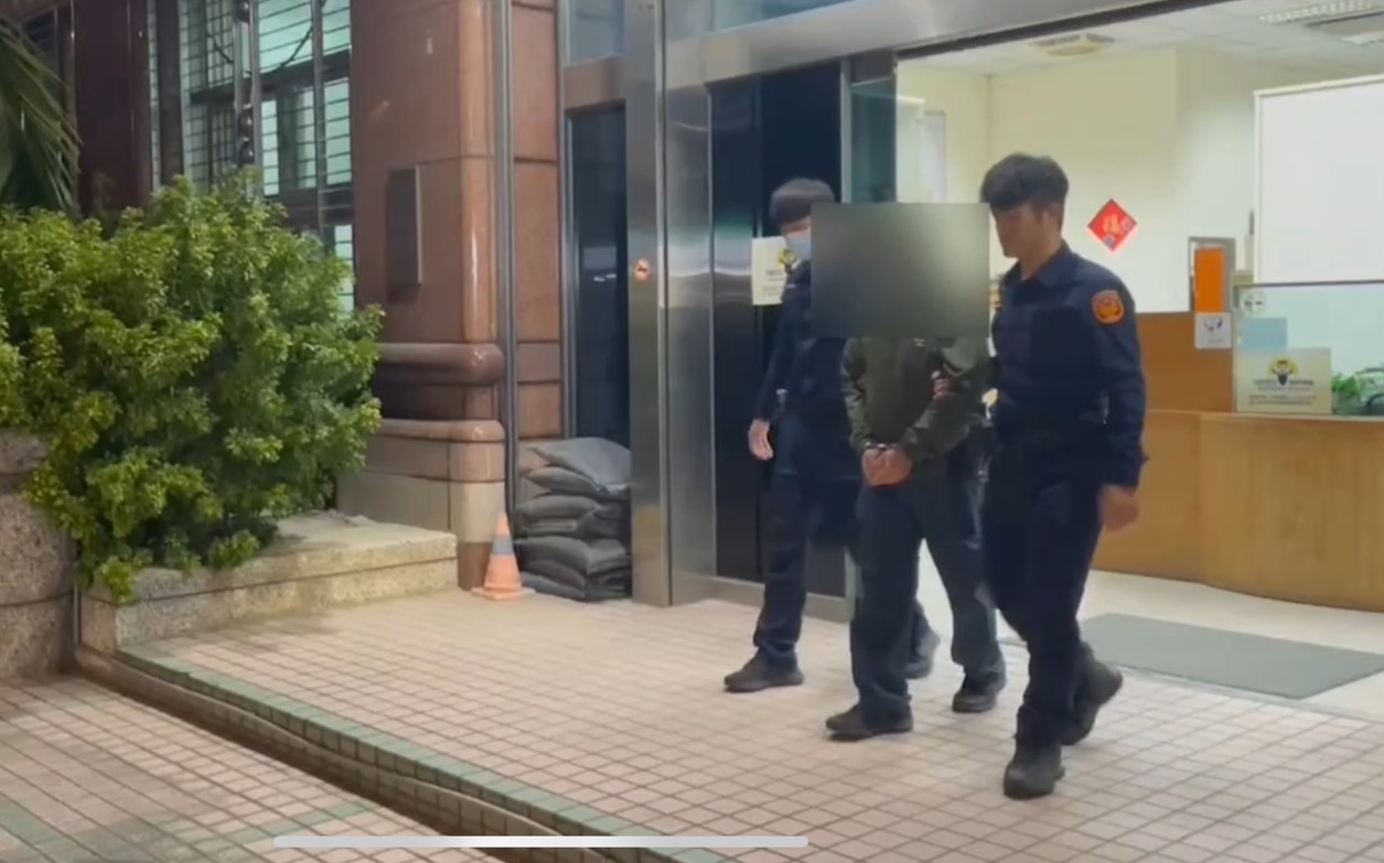 警方循線逮捕慣竊陳男，訊後將他依竊盜罪移送法辦。（翻攝畫面）