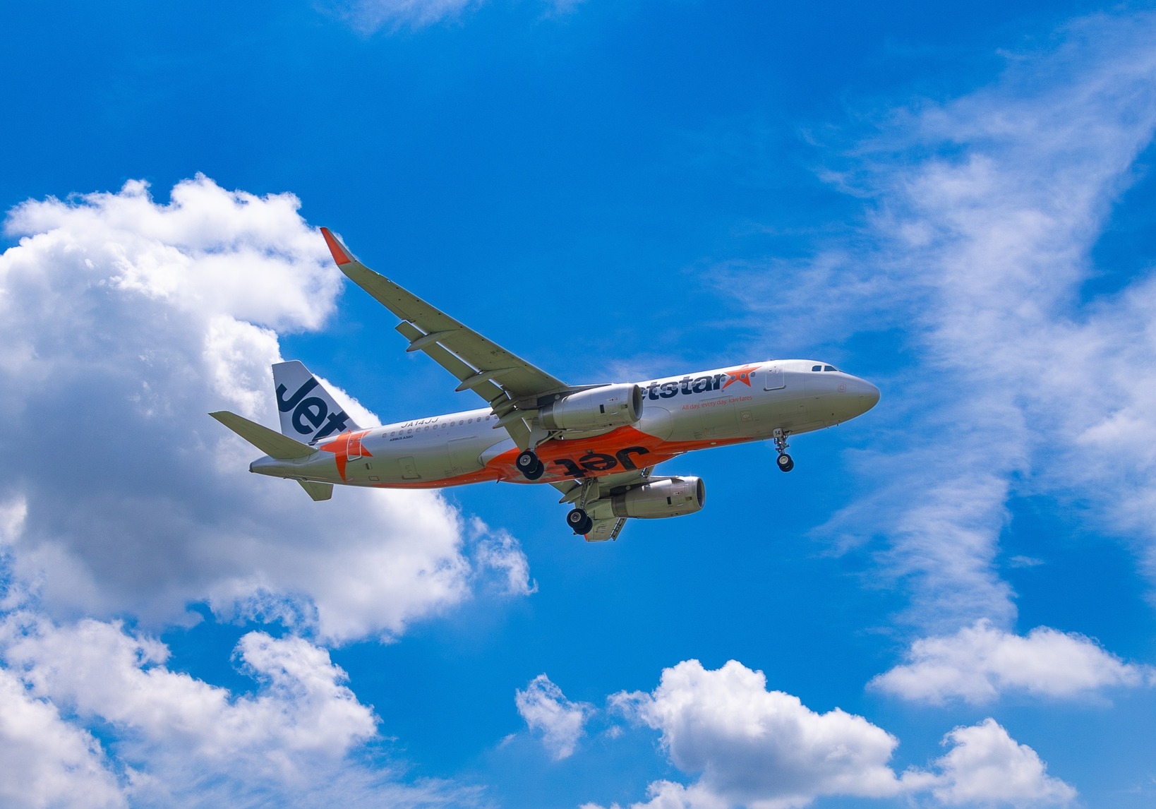 捷星日本航空今日1架從台北飛往日本關西的A320客機，飛行期間突出現客艙增壓系統異常警示，最後客機緊急降落關西機場。（翻攝自臉書@Jetstar Japan）