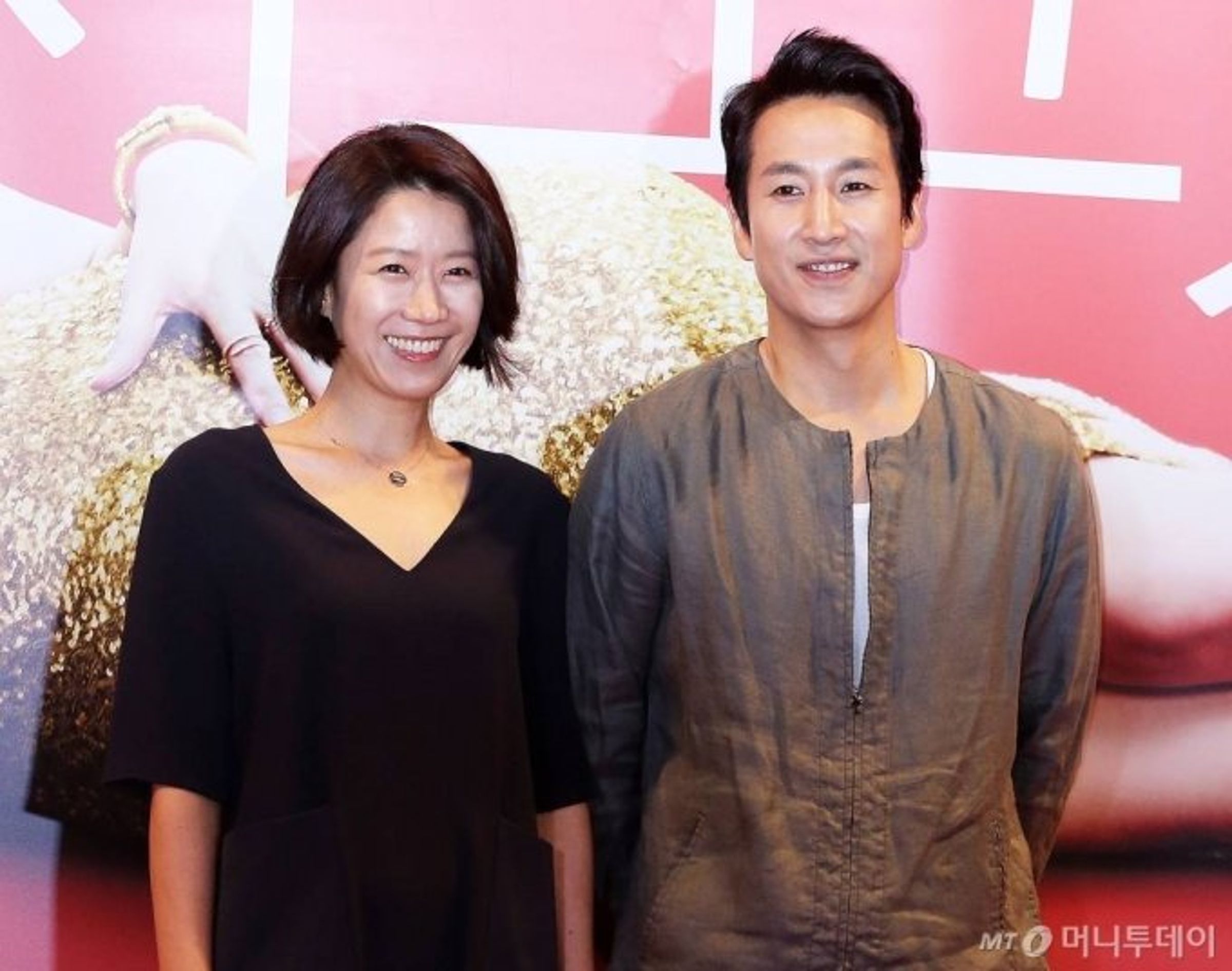 李善均與田慧振愛情長跑6年多才結婚,婚後育有2子,一直是幸福家庭形象代言人。(網路圖片)