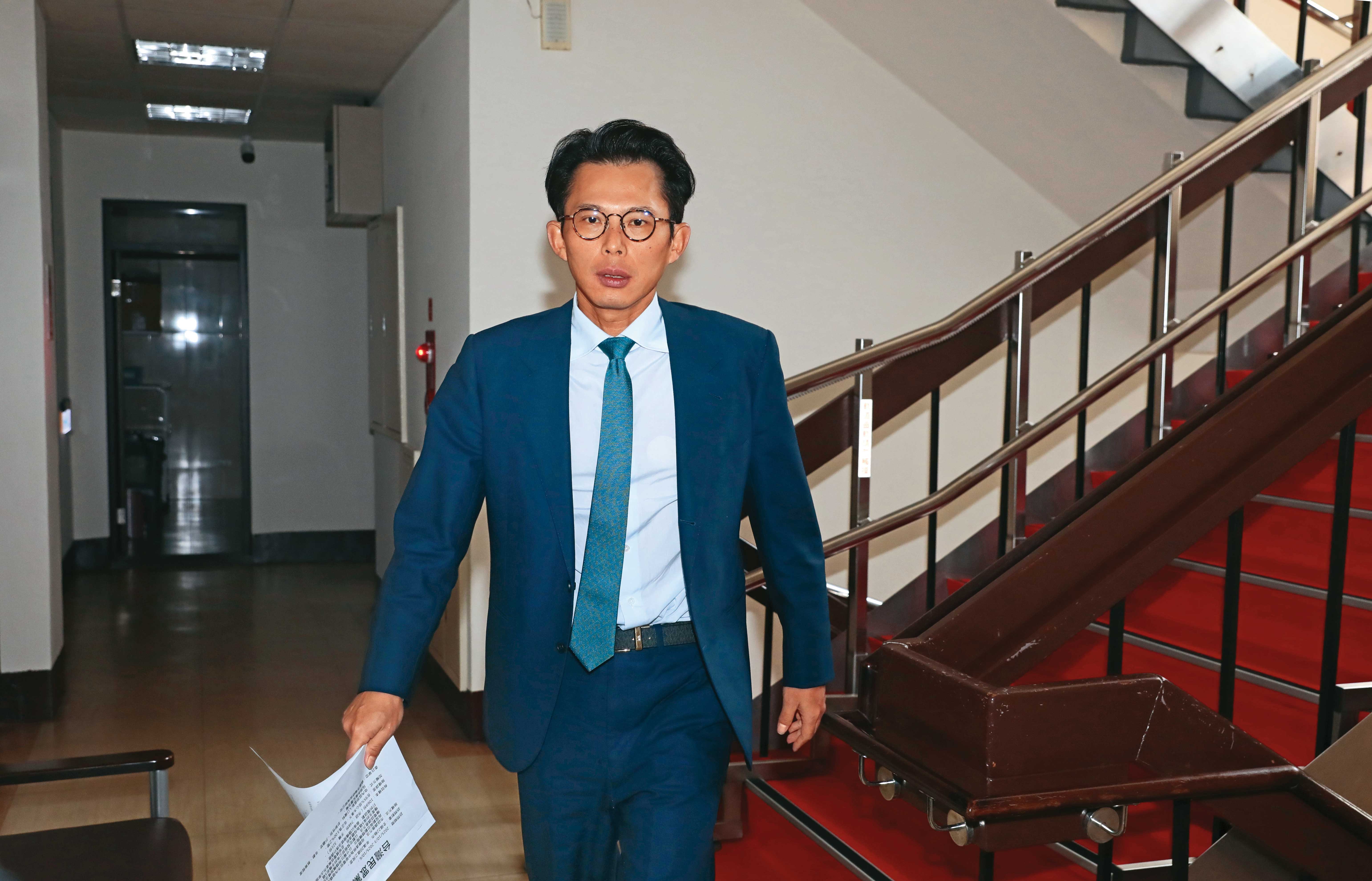 黃國昌（圖）今年6月在立法院質詢臺雅案，沈裕雄之子隨即匯款200萬元至凱思國際。（鏡報林煒凱）