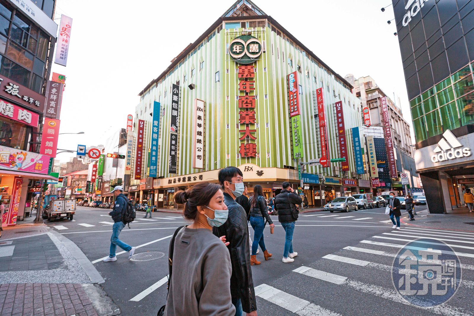 著名的西門町萬年大樓、台北市豪景飯店，就是侯政廷一手打造