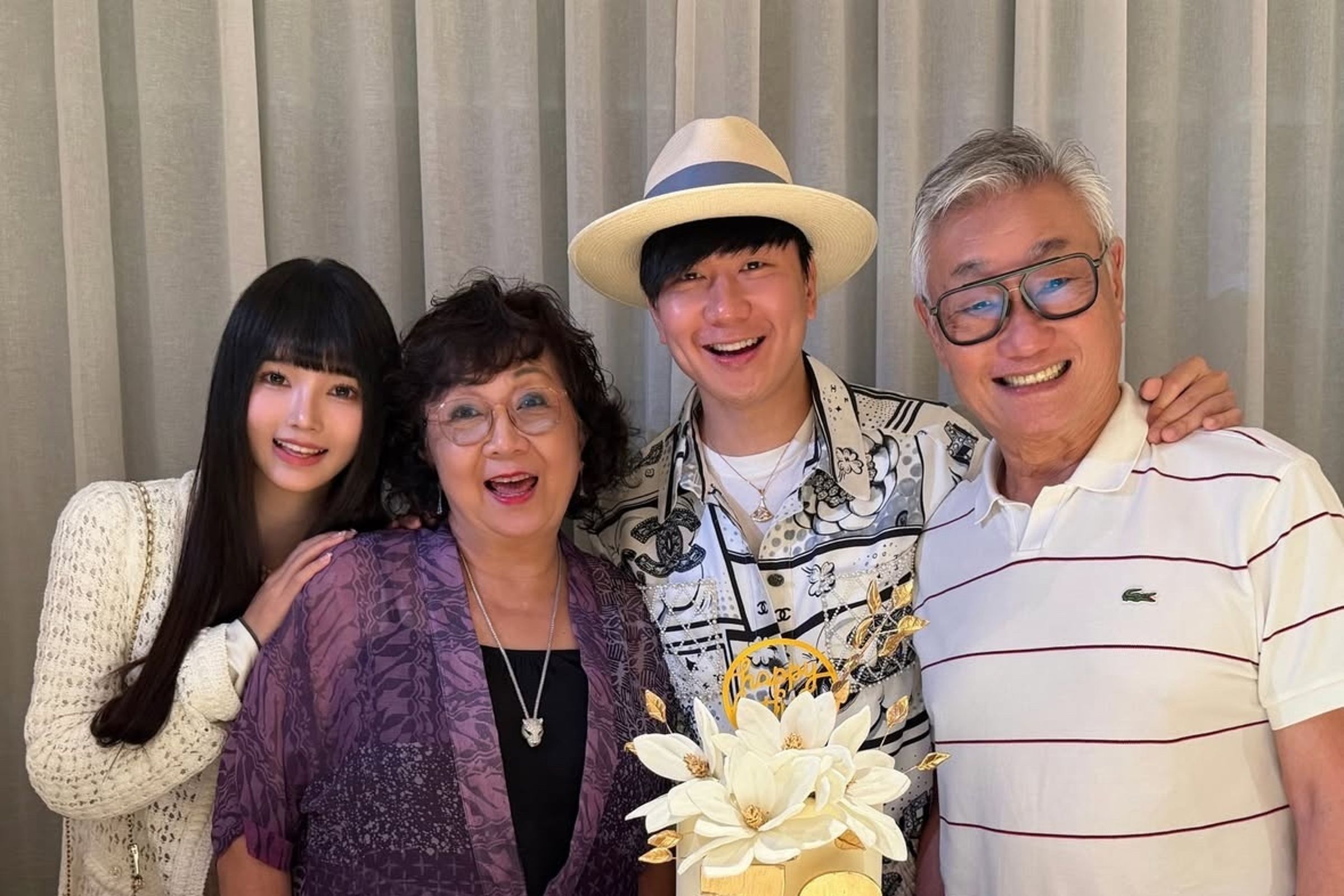 林俊傑認愛網紅女友七七,正式升級「林嫂。」(翻攝自林俊傑微博)