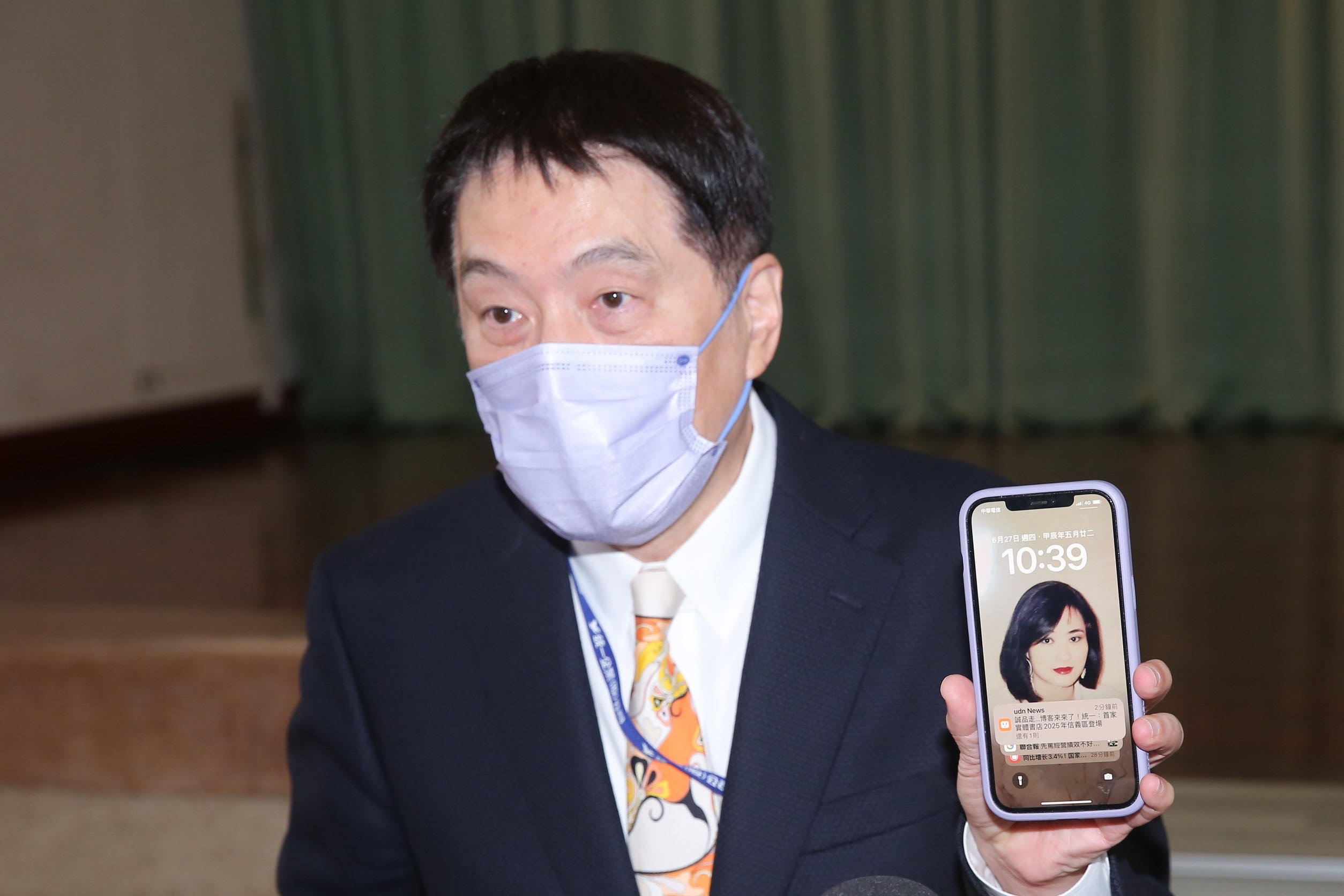 羅智先放閃秀愛妻嫩照，統一董娘少女顏值曝光。