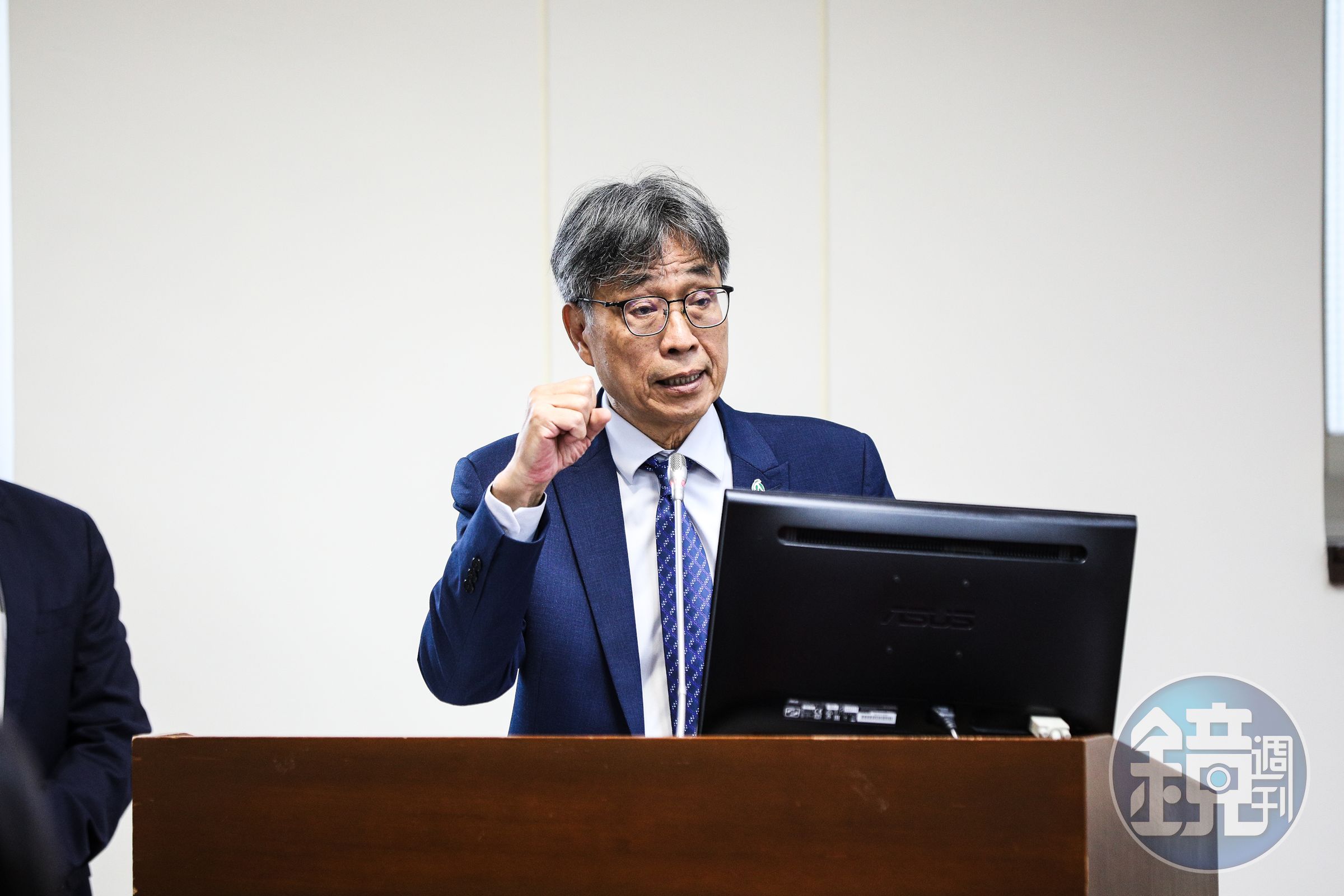 本刊調查,農業部反守為攻,檯面下找了相關立委選區內的農會代表前往遊說,拚從選票壓力反制藍營。圖為農業部長陳駿季。