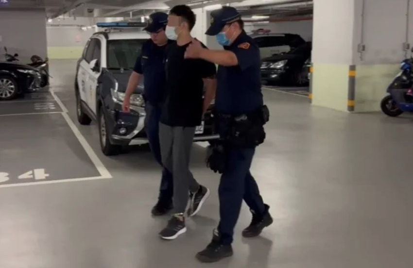 新北市新店區32歲李姓男子勒索財物不成，竟持刀割頸鄰居。（翻攝畫面）