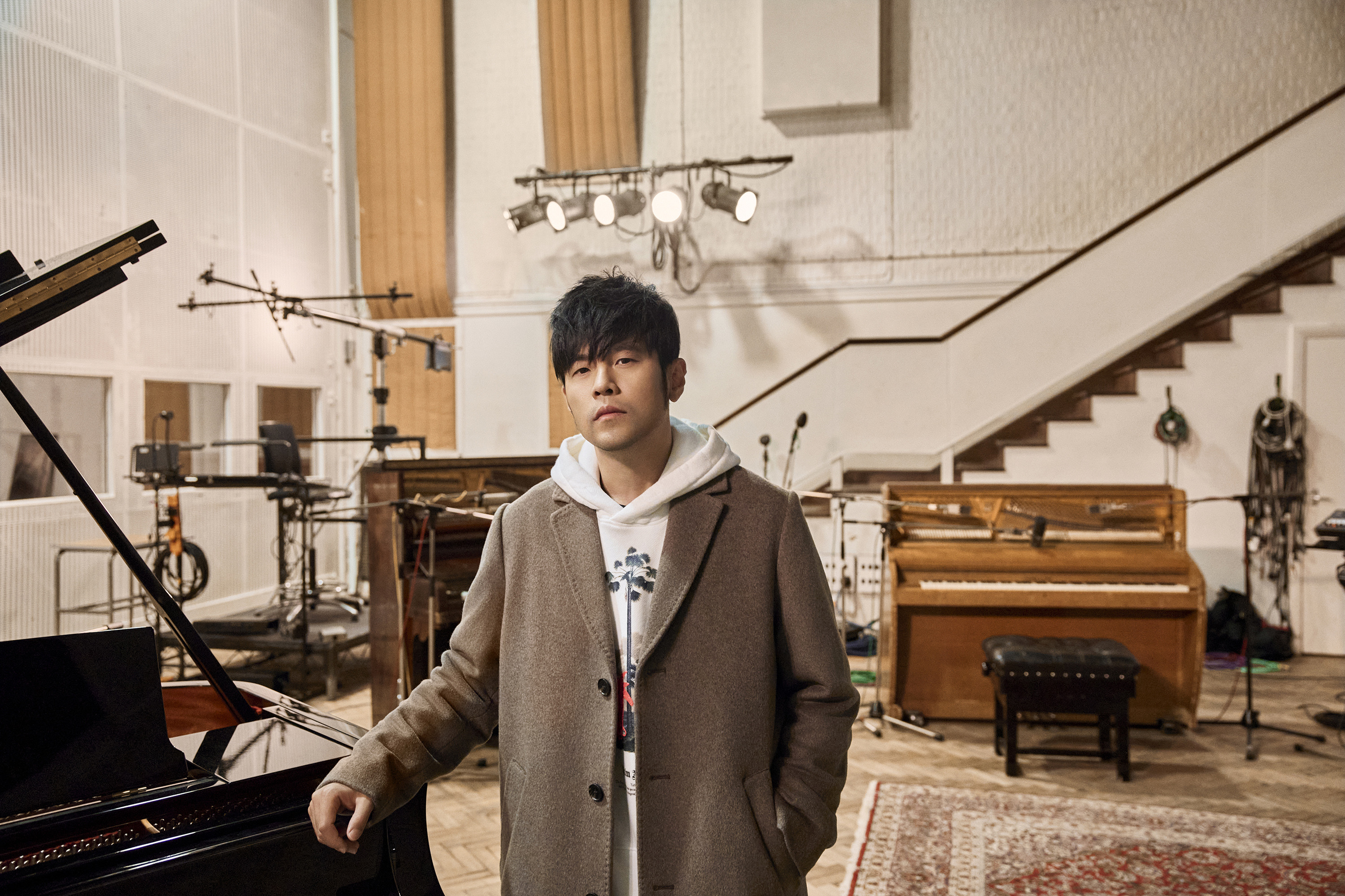  周杰倫赴英國倫敦「艾比路」錄音室（Abbey Road Studios）錄製「周遊記」。（杰威爾提供）