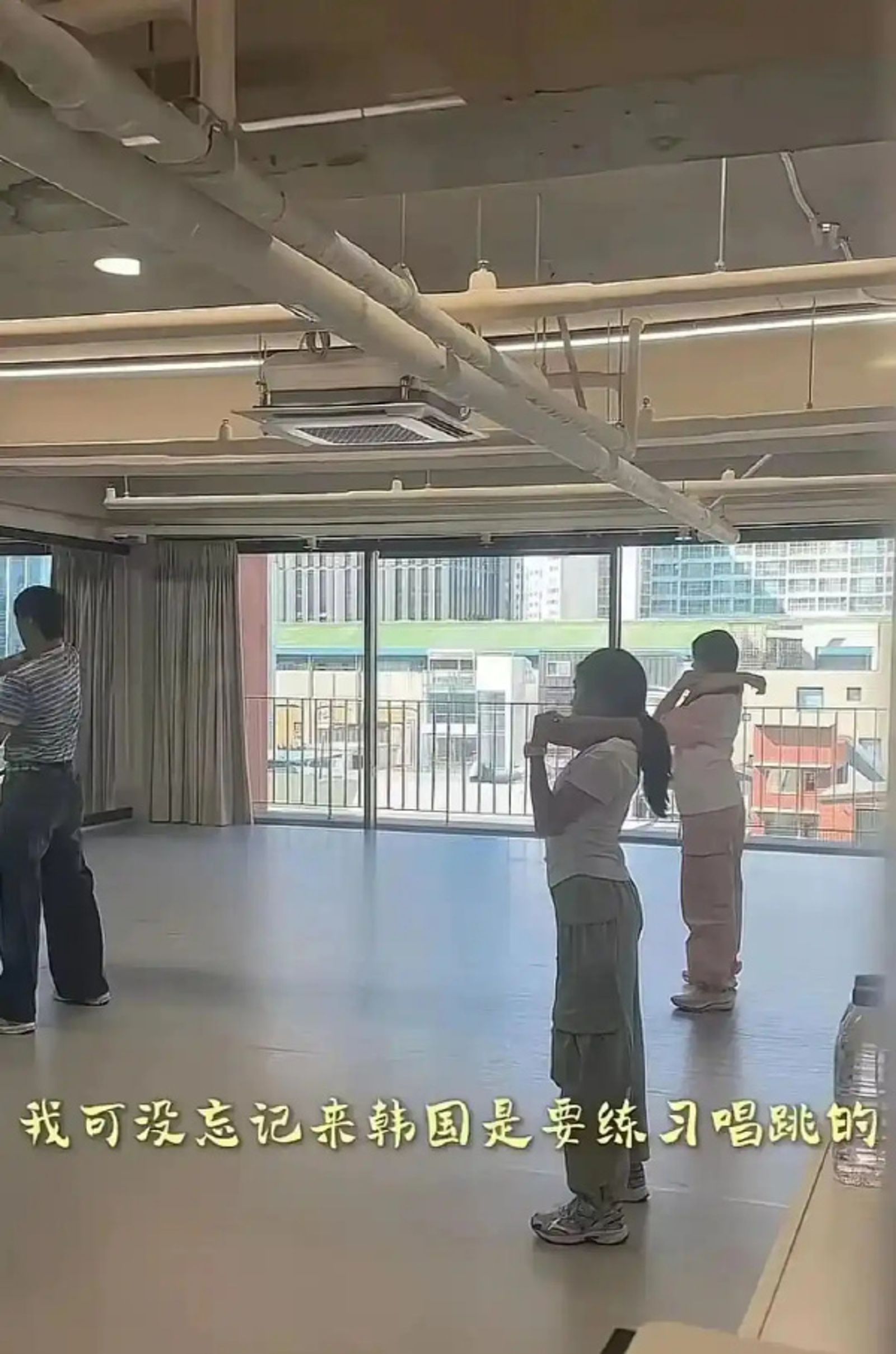 黃芊玲的練舞影片曝光後，網友狂酸她的顏值與歌舞實力都不足當偶像，演變成大型網暴。（微博圖片）
