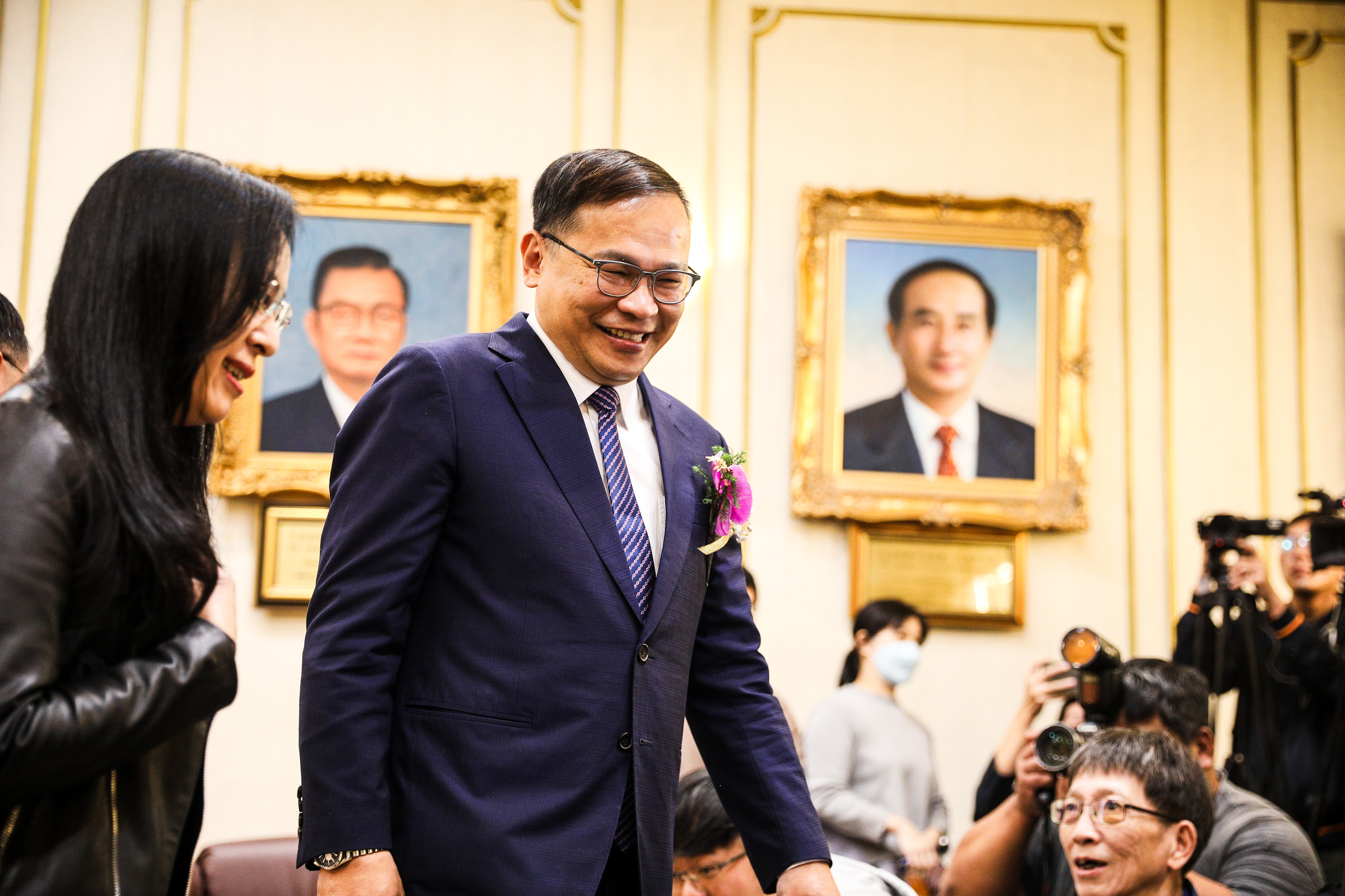 王義川日前在政論節目大肆嘲諷台中市長盧秀燕勘災時的妝容，失言風波引發綠營內鬨。（本刊資料照）