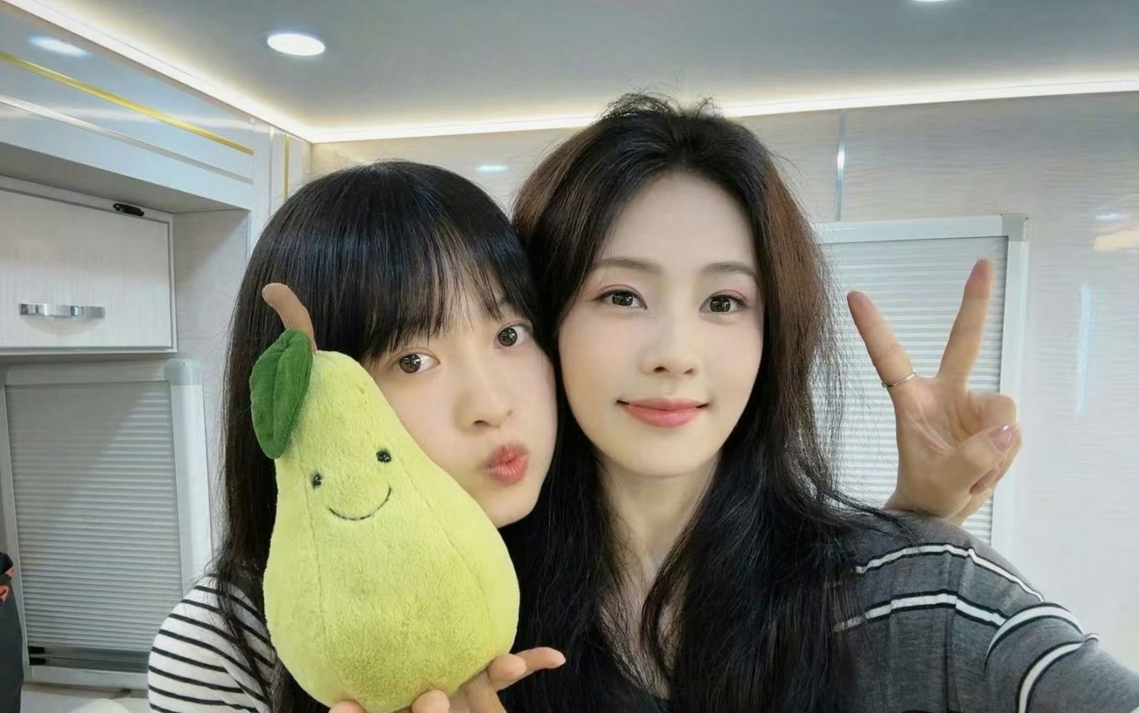 白鹿為共患難多年的助理「呵呵」開通共享帳戶，對方可以任意使用帳戶內存款。（翻攝自網路）