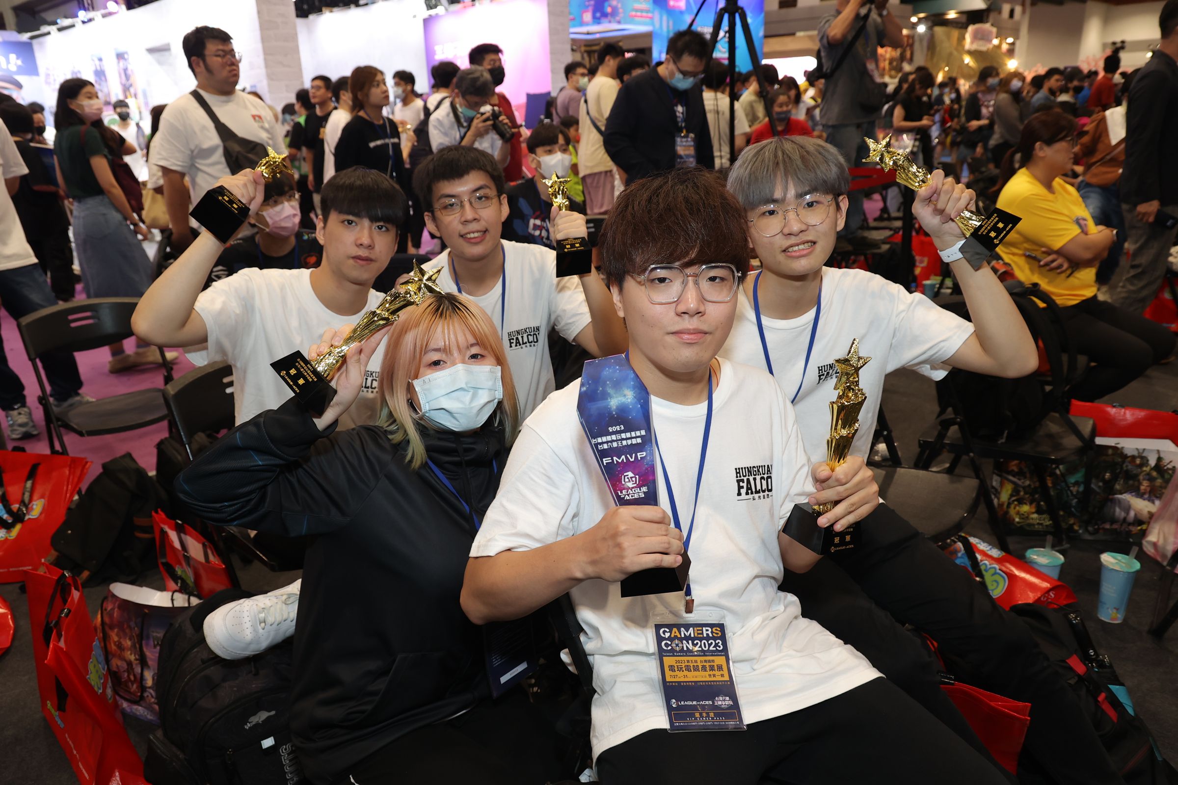 漫博舉行的《G9:League of Aces》台灣六都王牌爭霸戰,由弘光科大代表隊「弘光獵鷹」奪下冠軍。(天火數位提供)