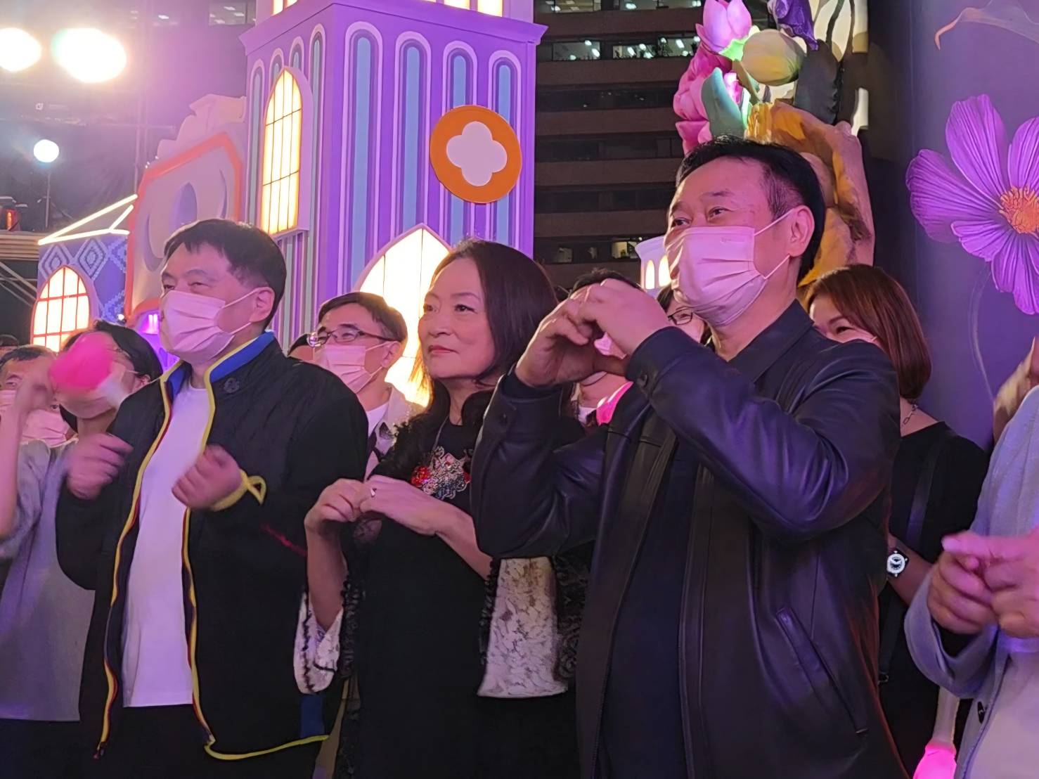 統一旗下時代百貨、夢時代和Dream Plaza於14日週五晚間,舉行聯合耶誕點燈活動。