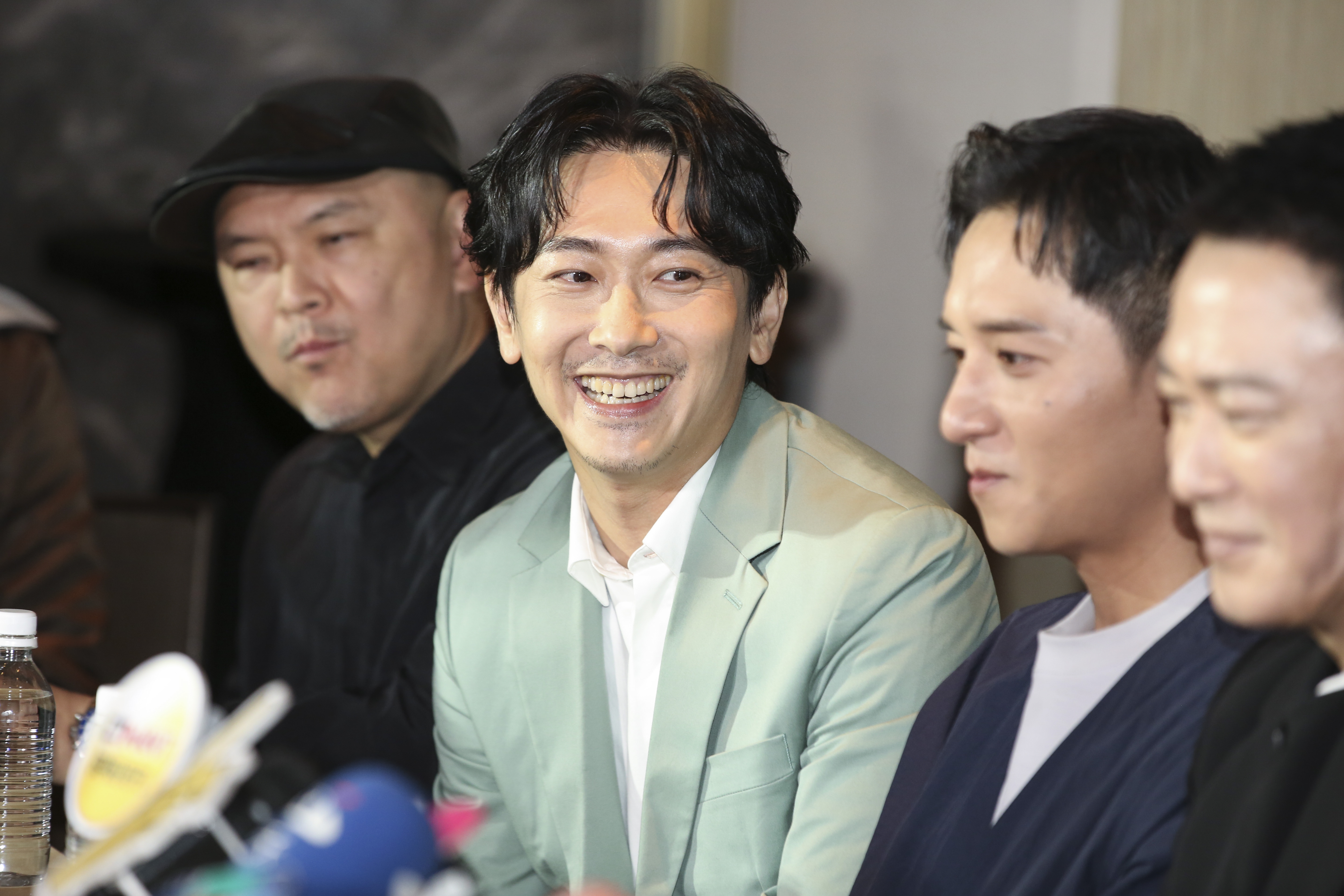 首度演出幫派片的施名帥命運大不同，一路被不同的幫派虐打。