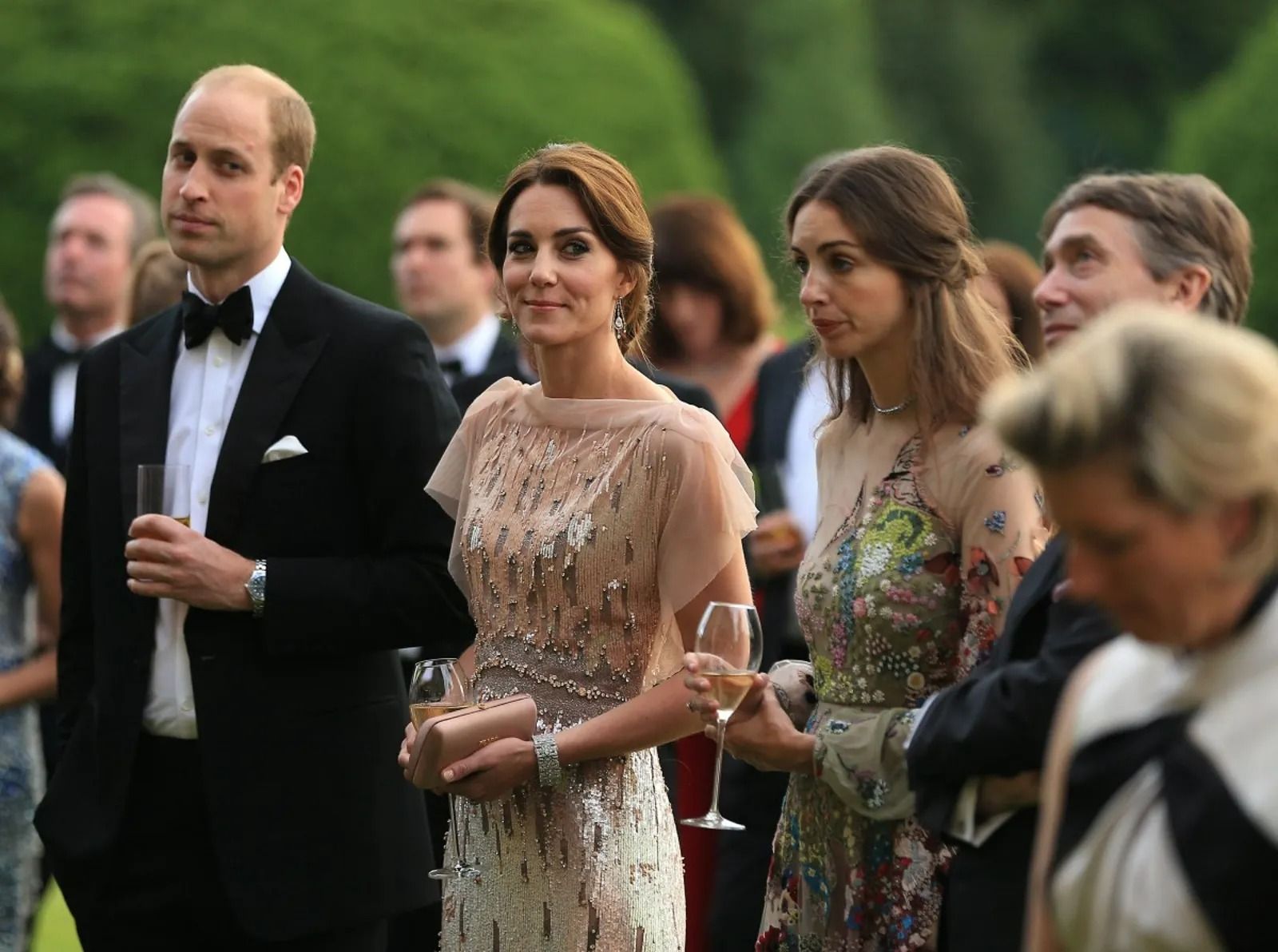 威廉王子（左）被瘋傳出軌凱特王妃的閨密蘿絲（右）。（圖／翻攝自X@elleco2515）