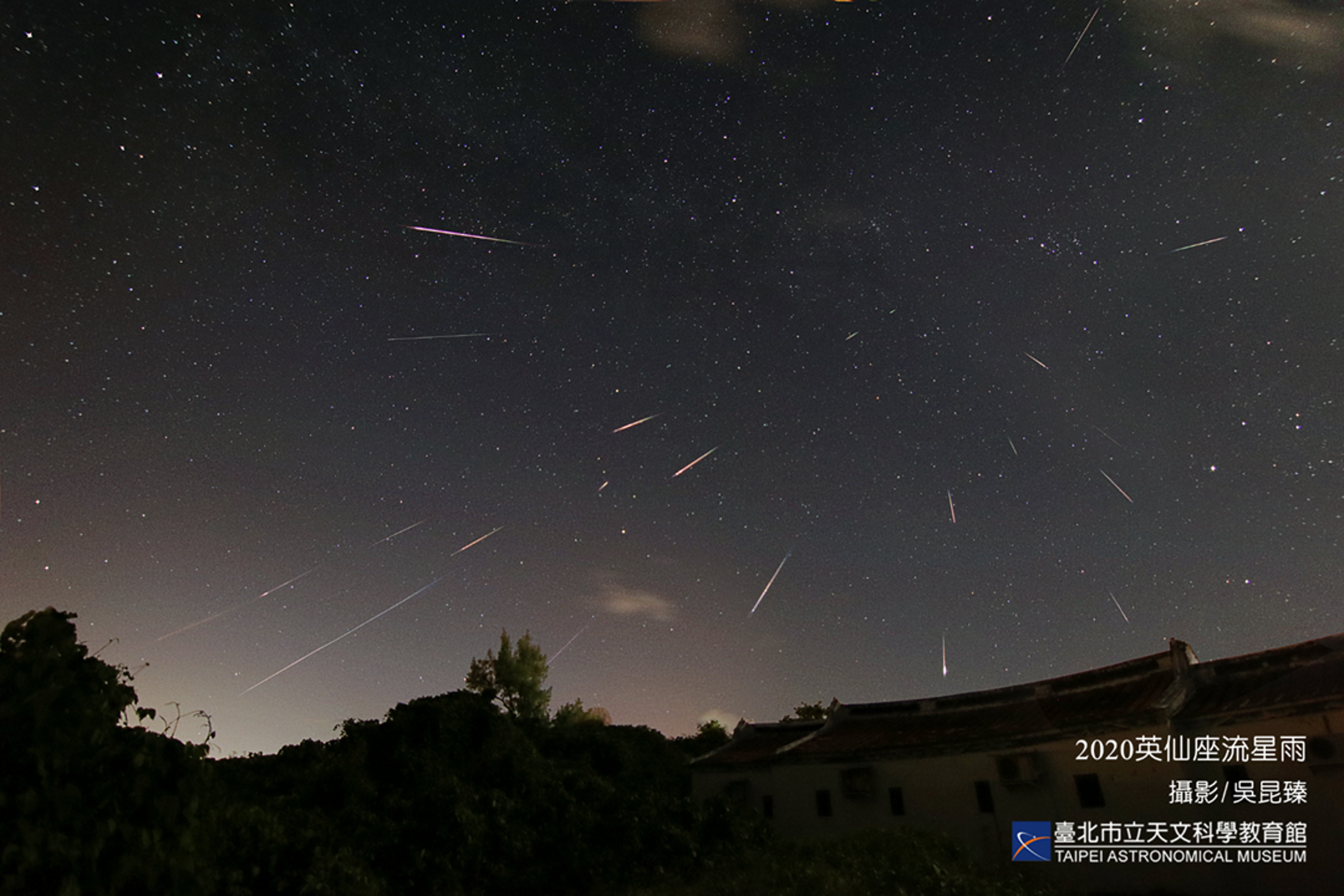 英仙座流星雨極大期今晚登場,預估每小時實際可觀察到60至80顆流星。(示意圖,台北天文館提供)